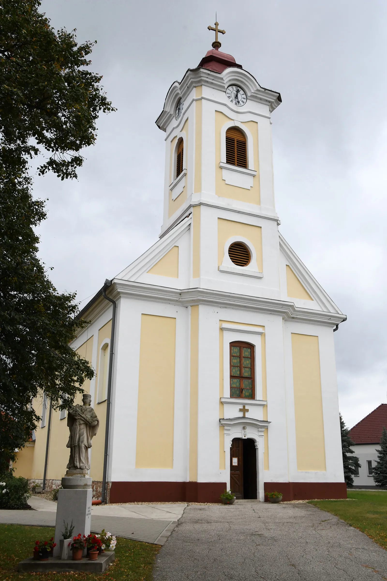 Photo showing: Statue of John of Nepomuk (Palotás)