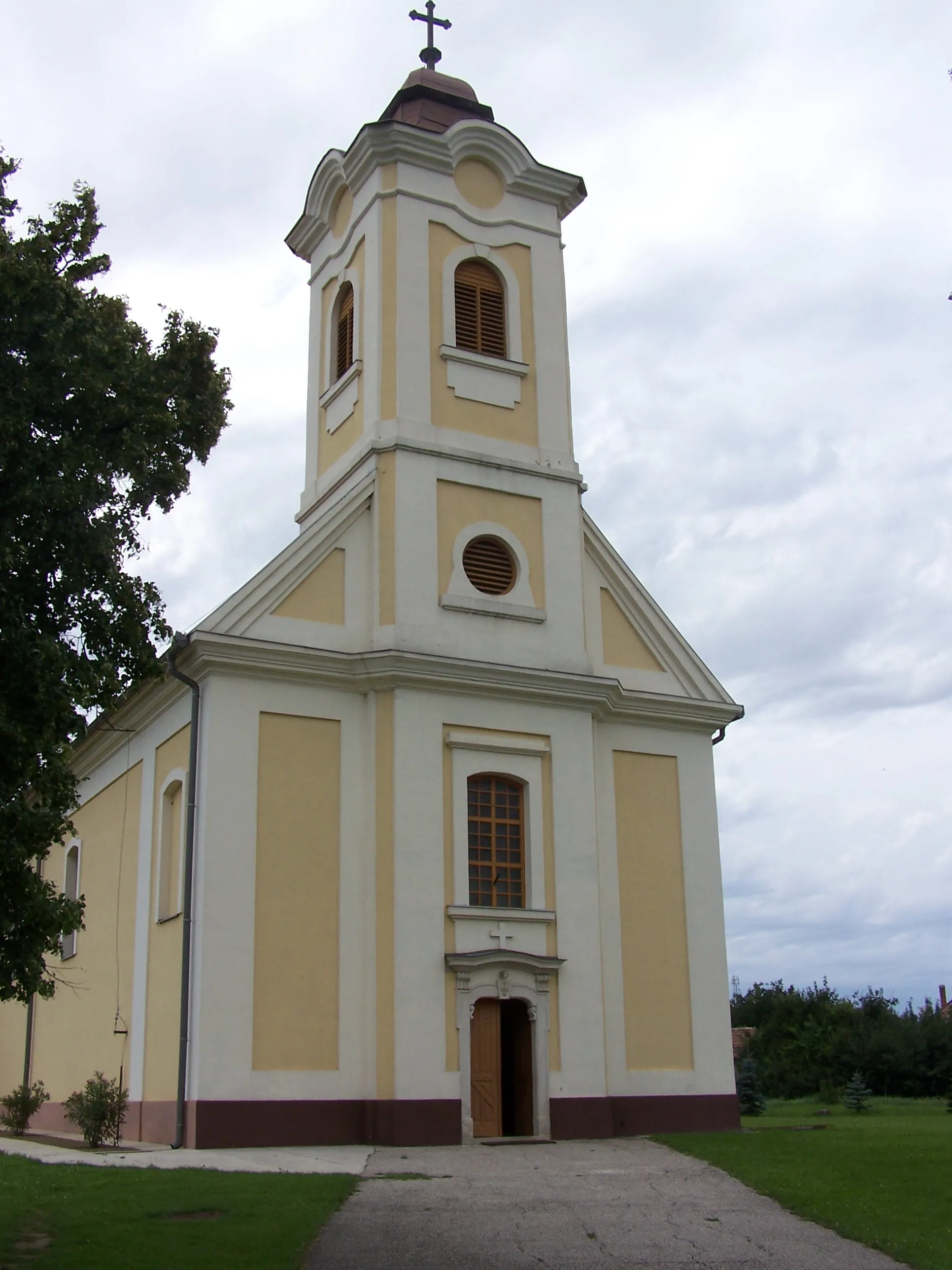 Photo showing: Római katolikus templom (Szent Péter és Pál) (Palotás, Szabadság utca 28.)