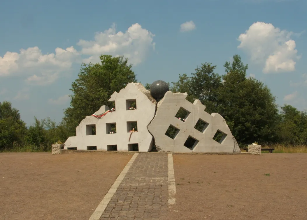 Photo showing: A hu:recski kényszermunkatábor emlékműve. Saját kép.