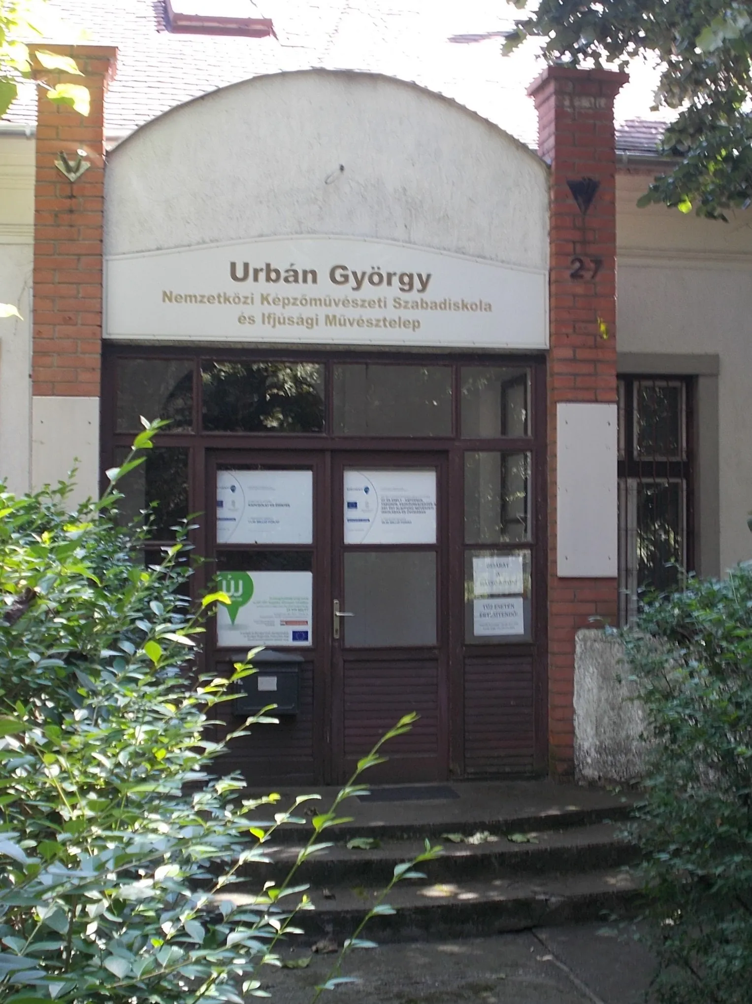 Photo showing: : ARTÉRT Primary School of Art and Kindergarten Headquarters Institution School of Art Department /other name György Urbán International Free School of Fine Arts and Youth Artists' Colony/ - 27 Kazinczy Ferenc Road, Héce neighborhood, Sárospatak, Borsod-Abaúj-Zemplén County, Hungary.