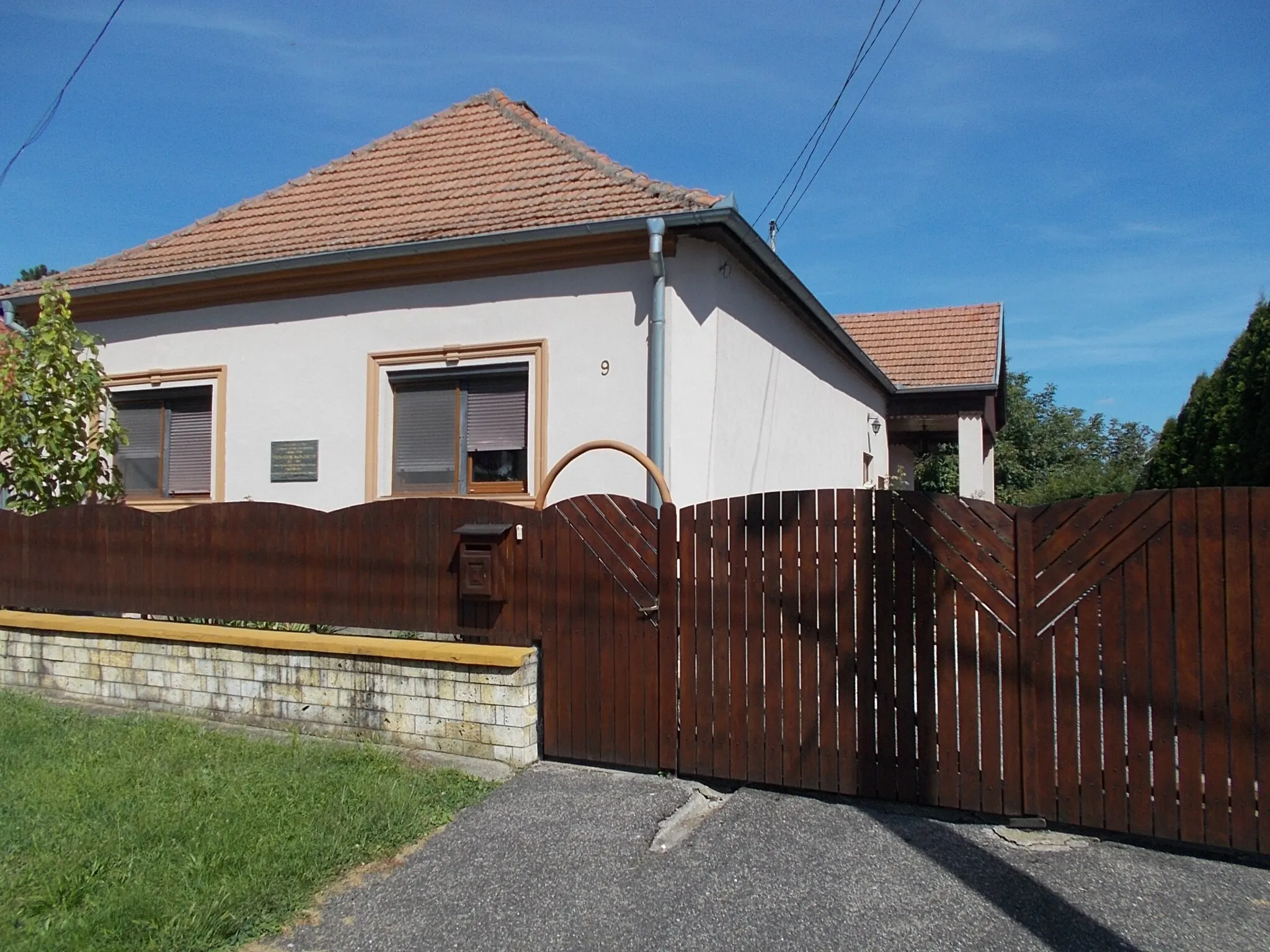 Photo showing: : House with Gusztáv Nagy here-lived-plaque - 9 Szemere Street, Sárospatak, Borsod-Abaúj-Zemplén County, Hungary.