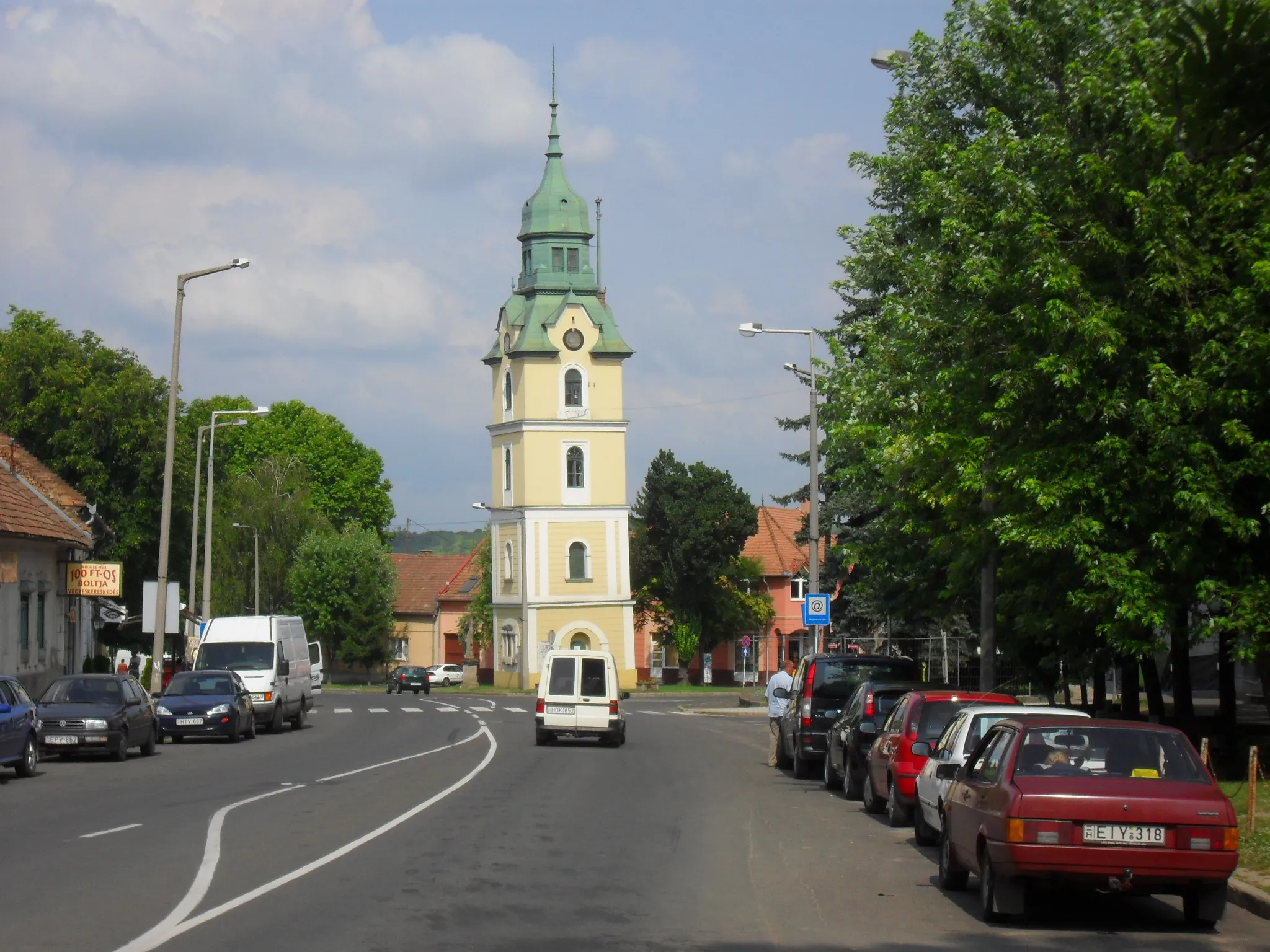 Photo showing: Szécsény - Rákóczi út és a tűztorony