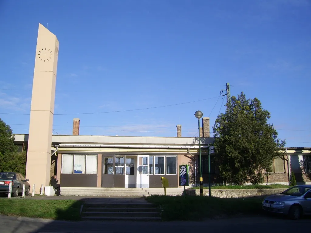 Photo showing: The train station of Vámosgyörk, Hungary