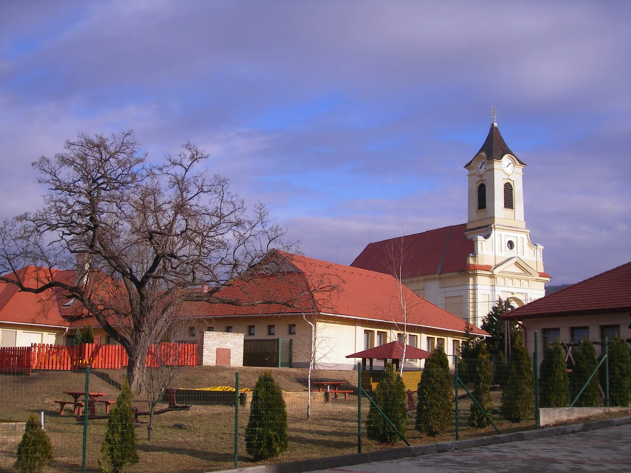 Photo showing: Baj - faluközpont