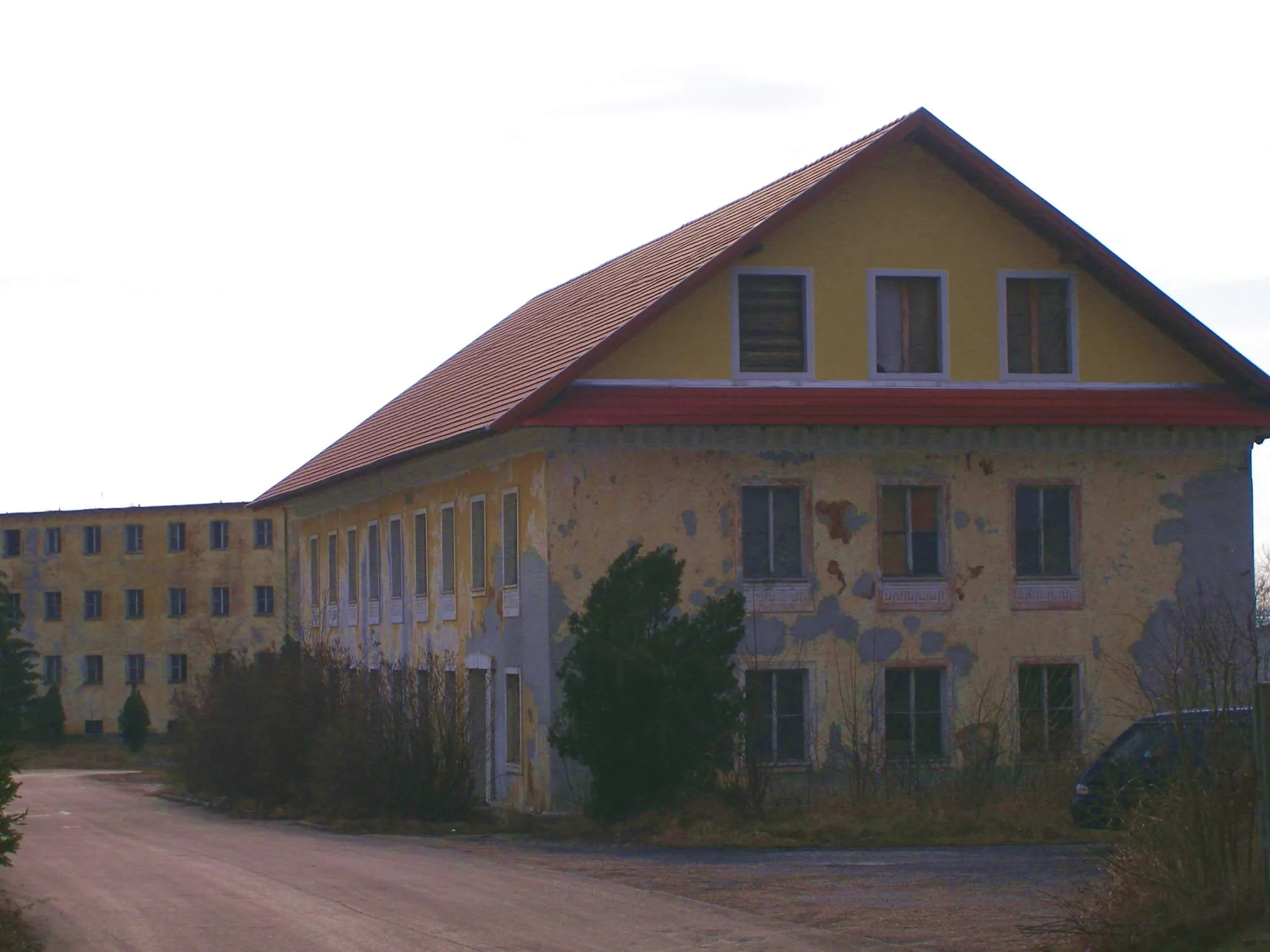 Photo showing: Baj - egykori katonai bázis (részlet)