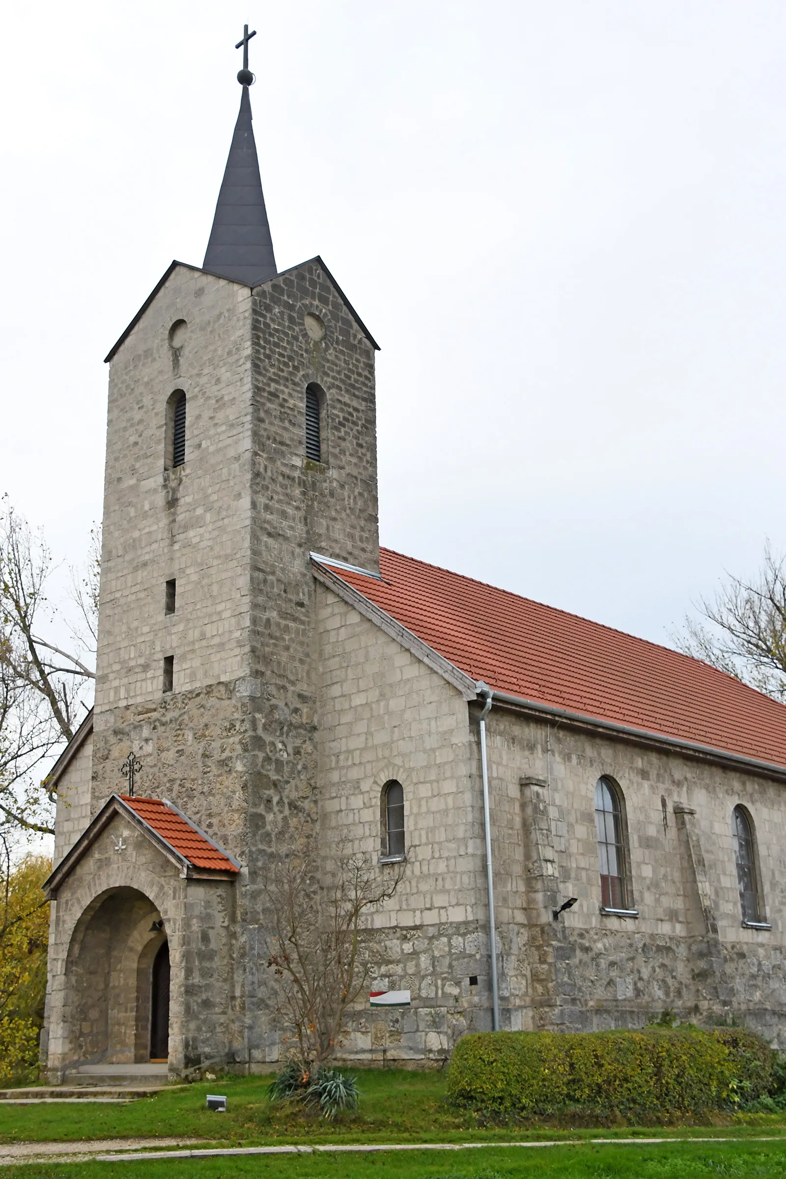 Photo showing: Roman Catholic church in Baracska, Hungary