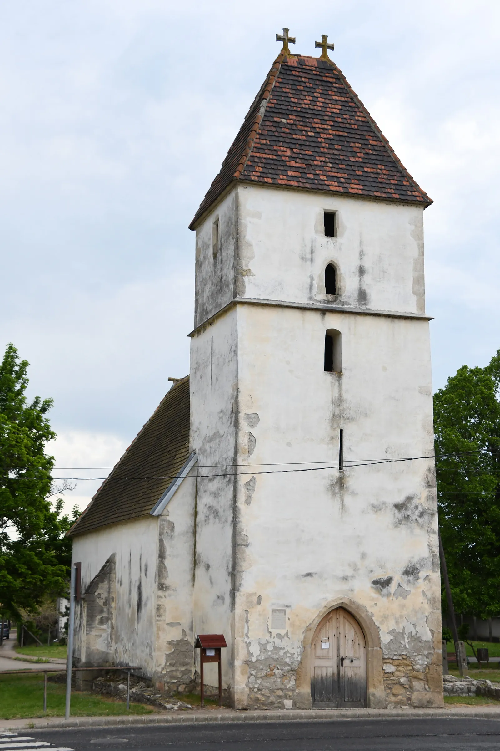 Photo showing: 13th-14th-century Roman Catholic church in Berhida, Hungary