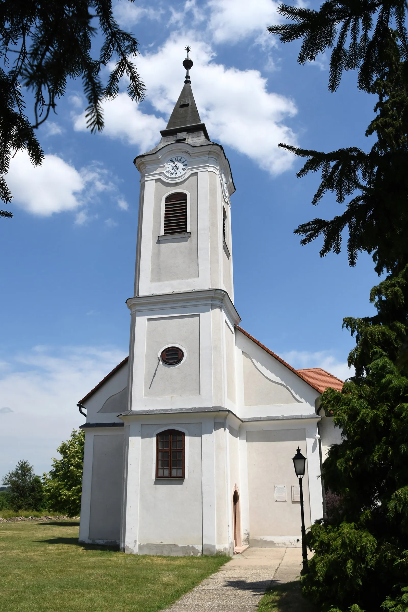 Photo showing: Calvinist church in Császár, Hungary