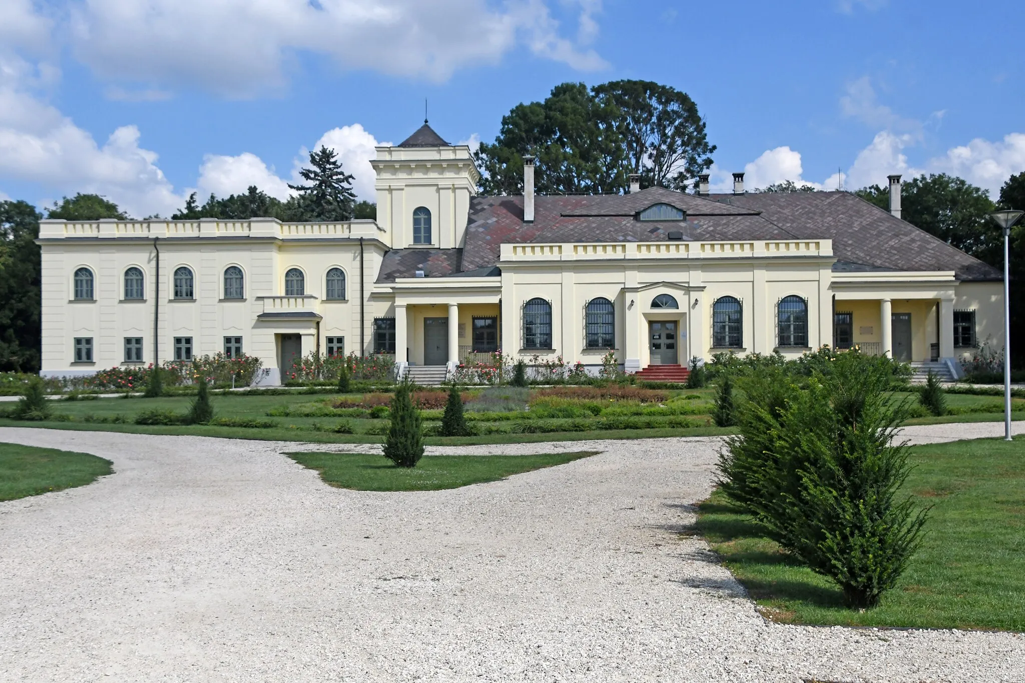 Photo showing: Holitscher mansion in Csetény, Hungary