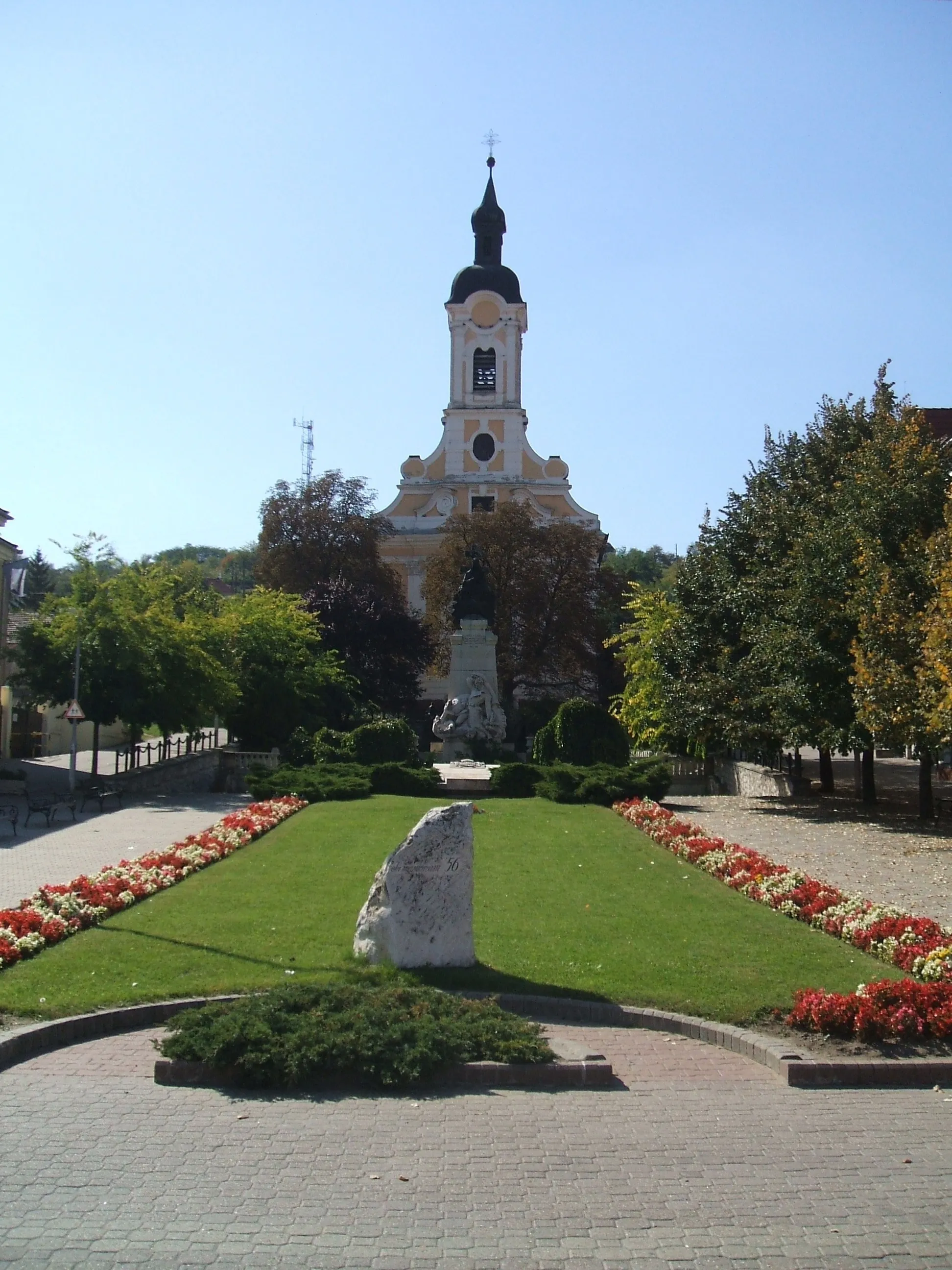 Photo showing: Dorog, Szent József római katolikus templom