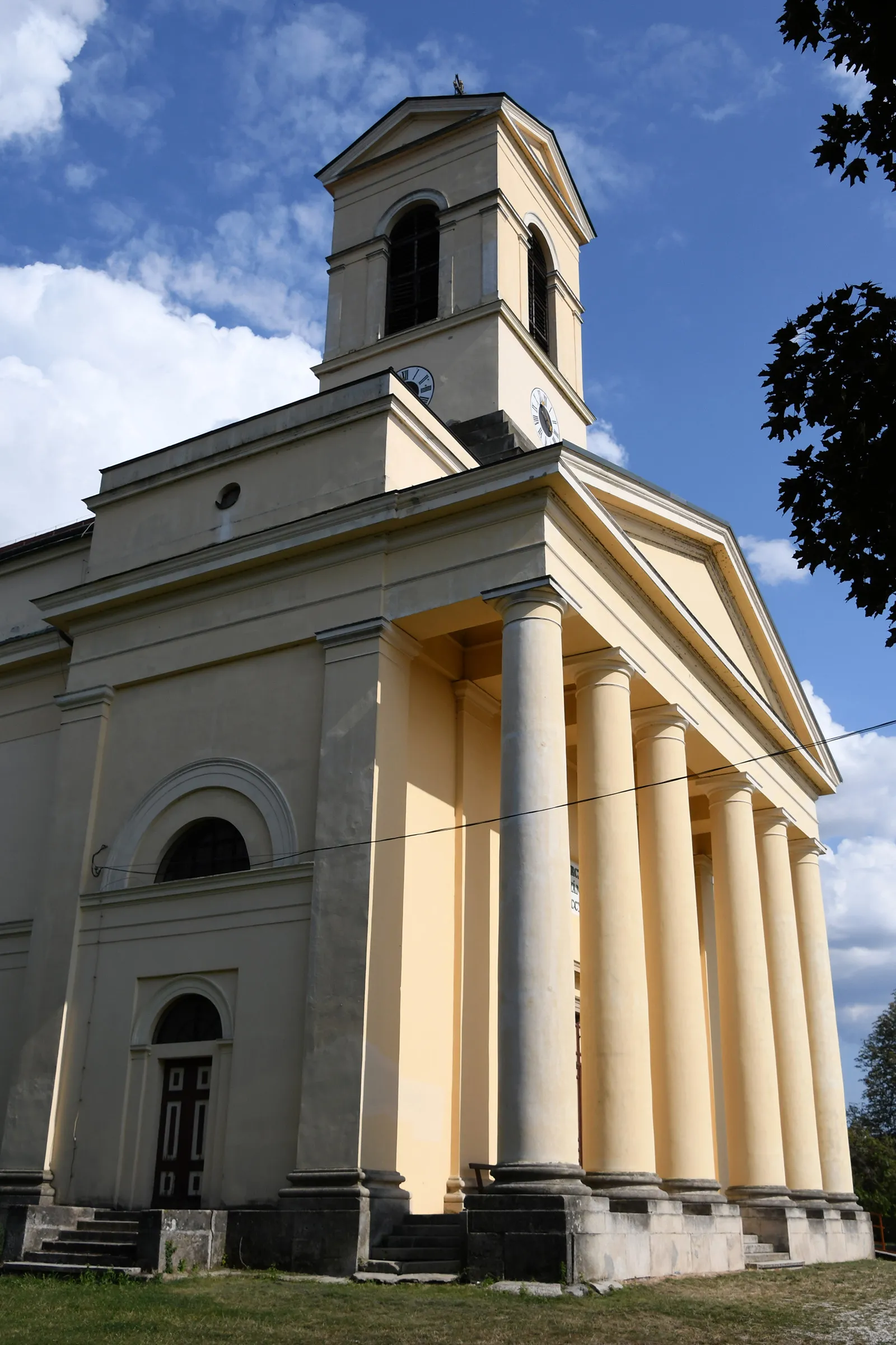 Photo showing: Roman Catholic church in Enying, Hungary