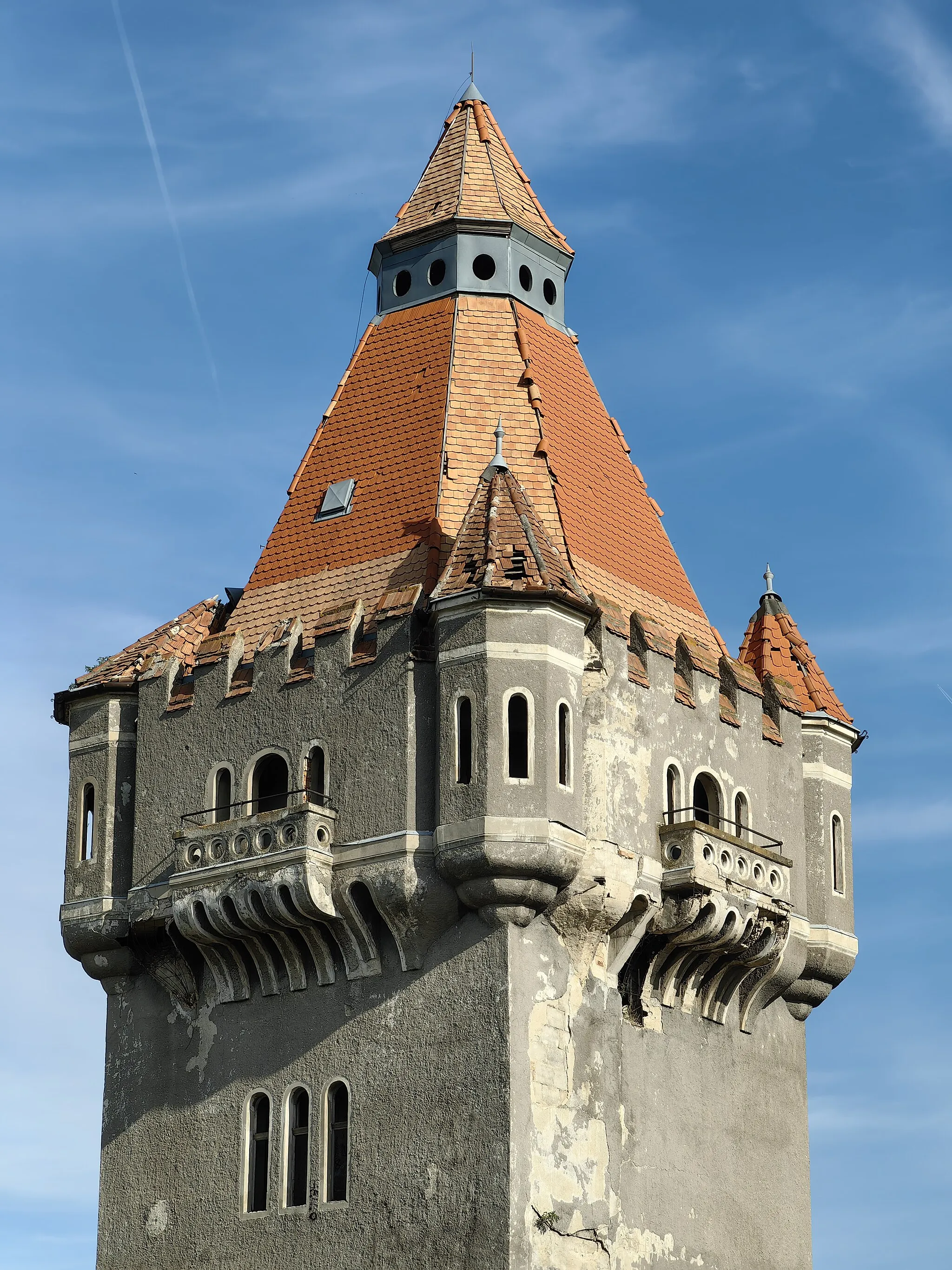 Photo showing: Hajmáskér, tüzérségi laktanya, kastély
