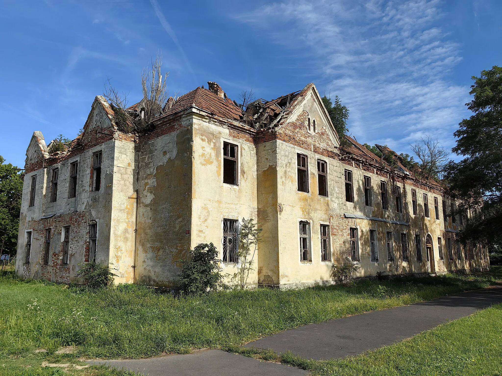 Photo showing: Hajmáskér, elhagyatott épület 4