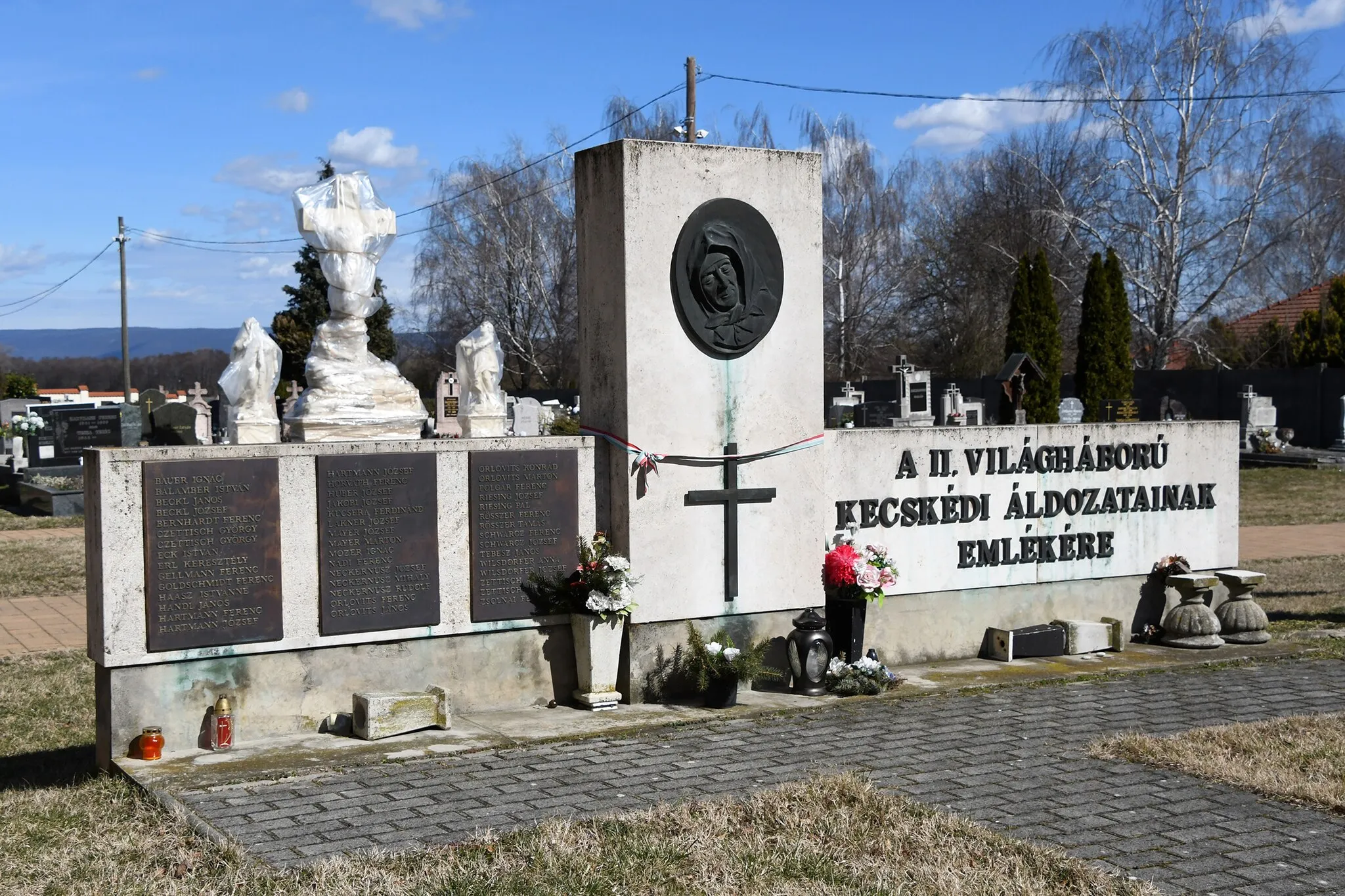 Photo showing: World War II Memorial in Kecskéd, Hungary