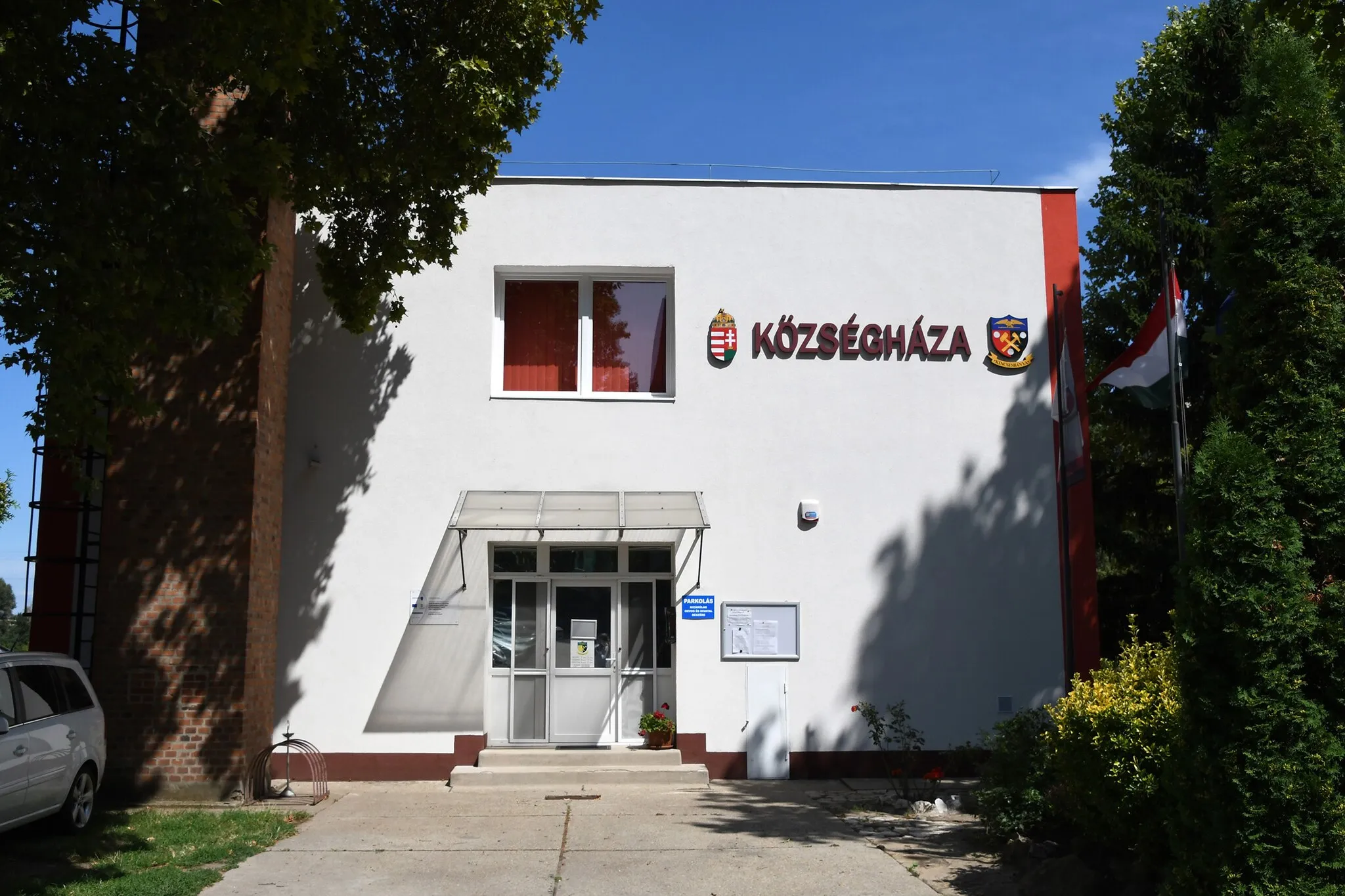 Photo showing: Village hall of Kincsesbánya, Hungary