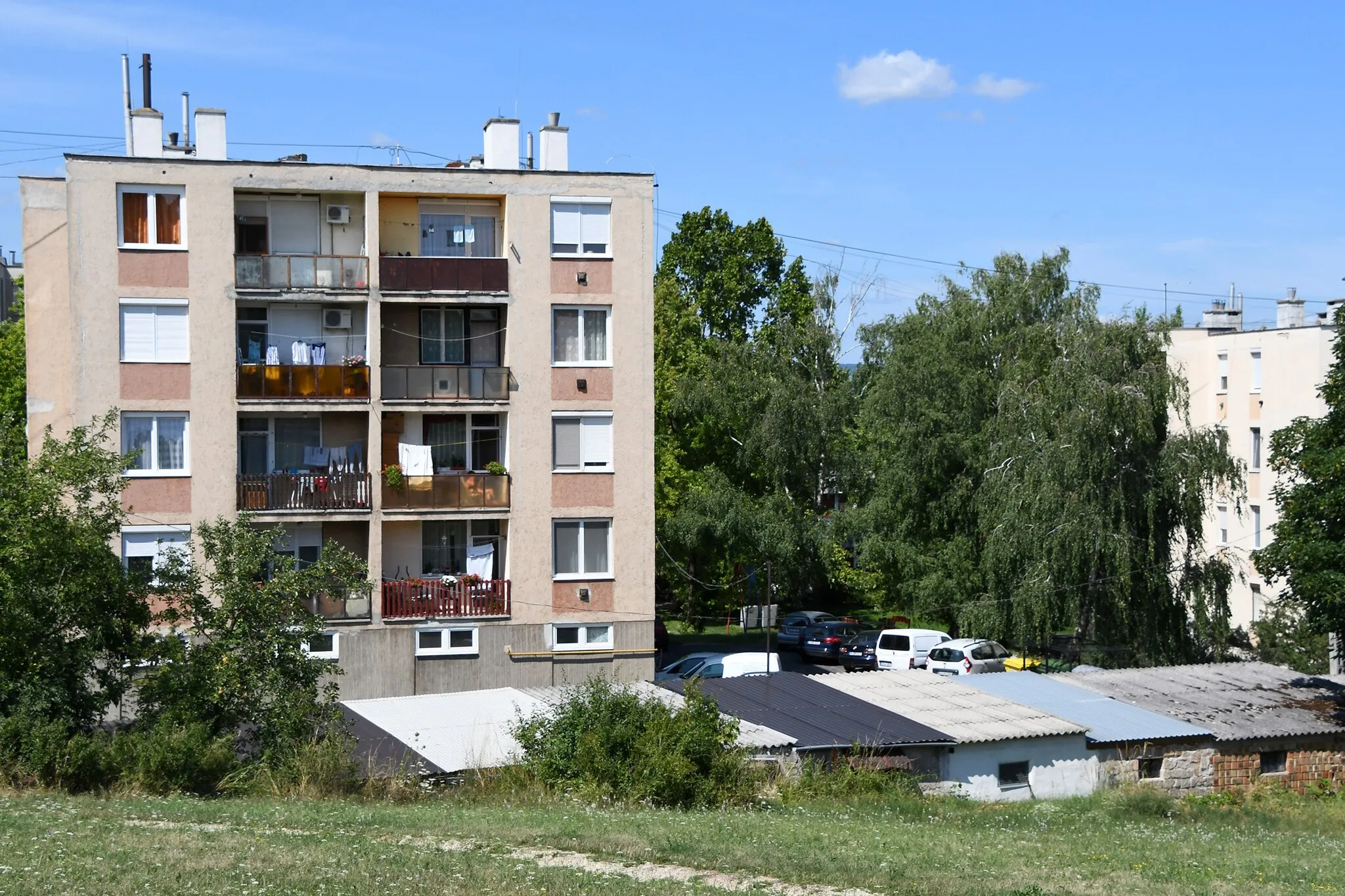 Photo showing: Dwelling-houses of the former miners' colony in Kincsesbánya, Hungary