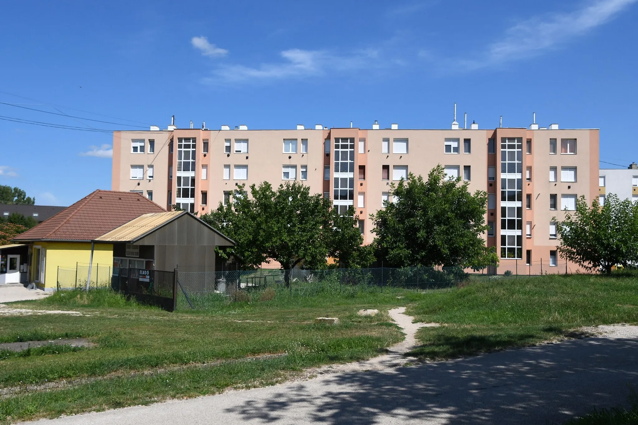 Photo showing: Dwelling-houses of the former miners' colony in Kincsesbánya, Hungary