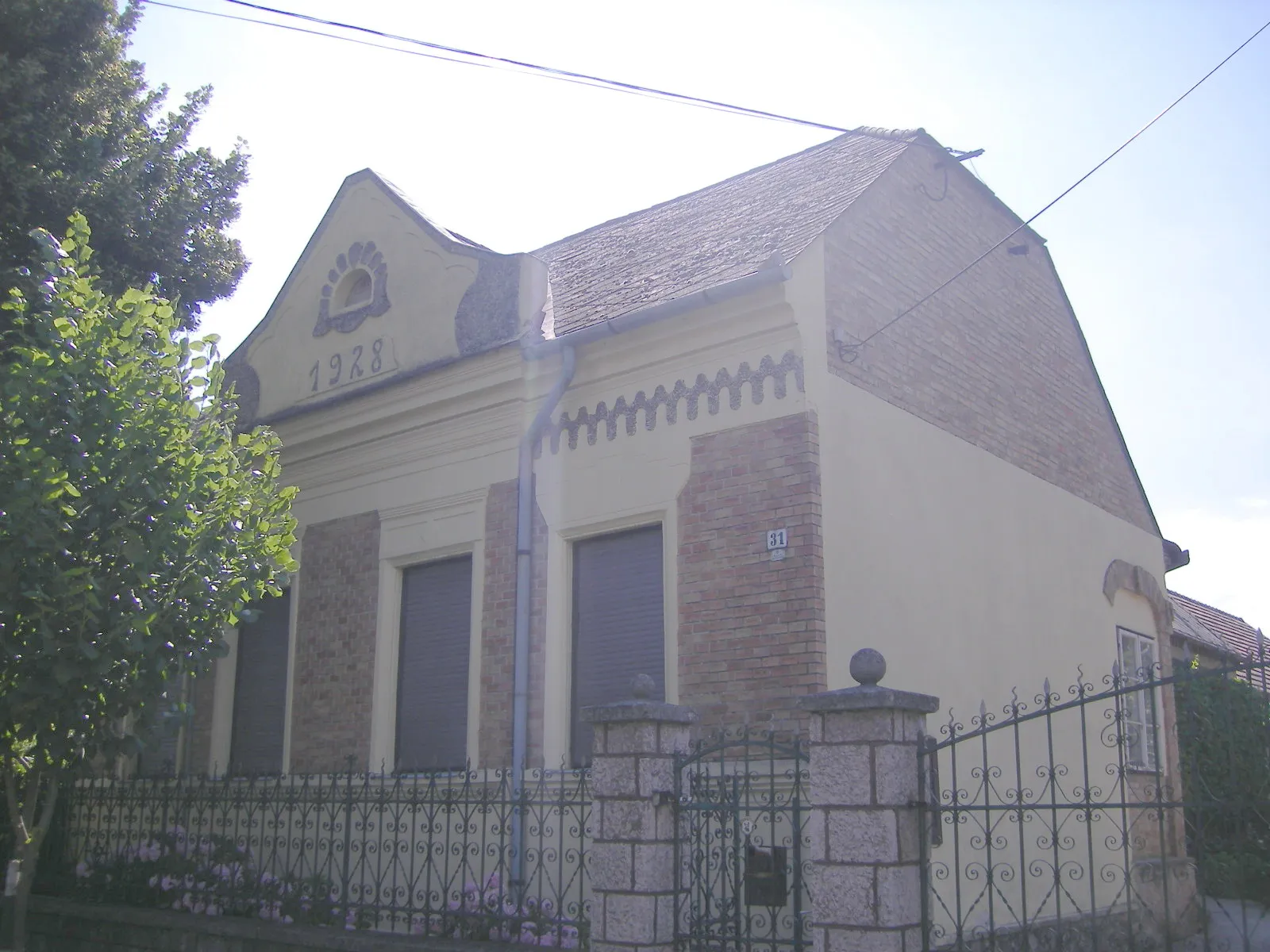 Photo showing: Kocs - 1928-ban épült ház a Kossuth utcában