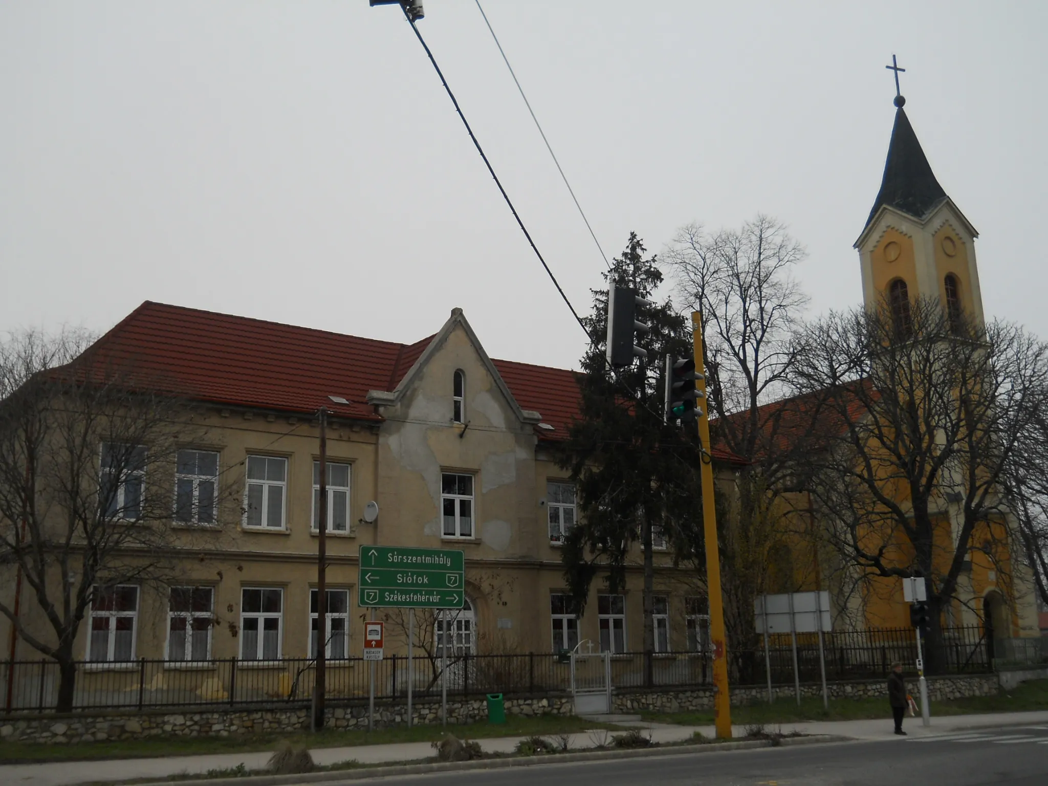 Photo showing: Szabadbattyán - faluközpont a Szent Imre-templommal