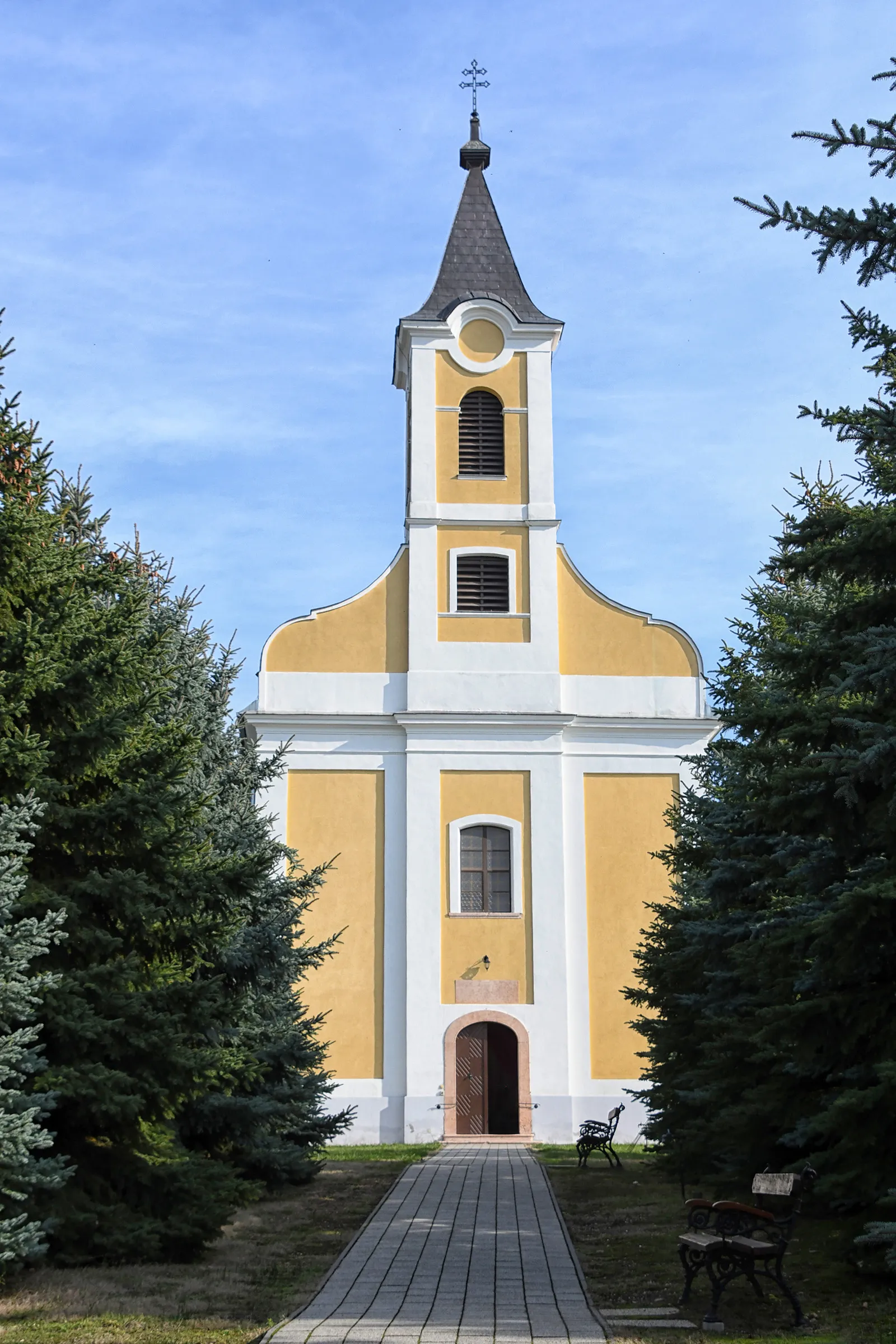 Photo showing: Roman Catholic church in Szomód