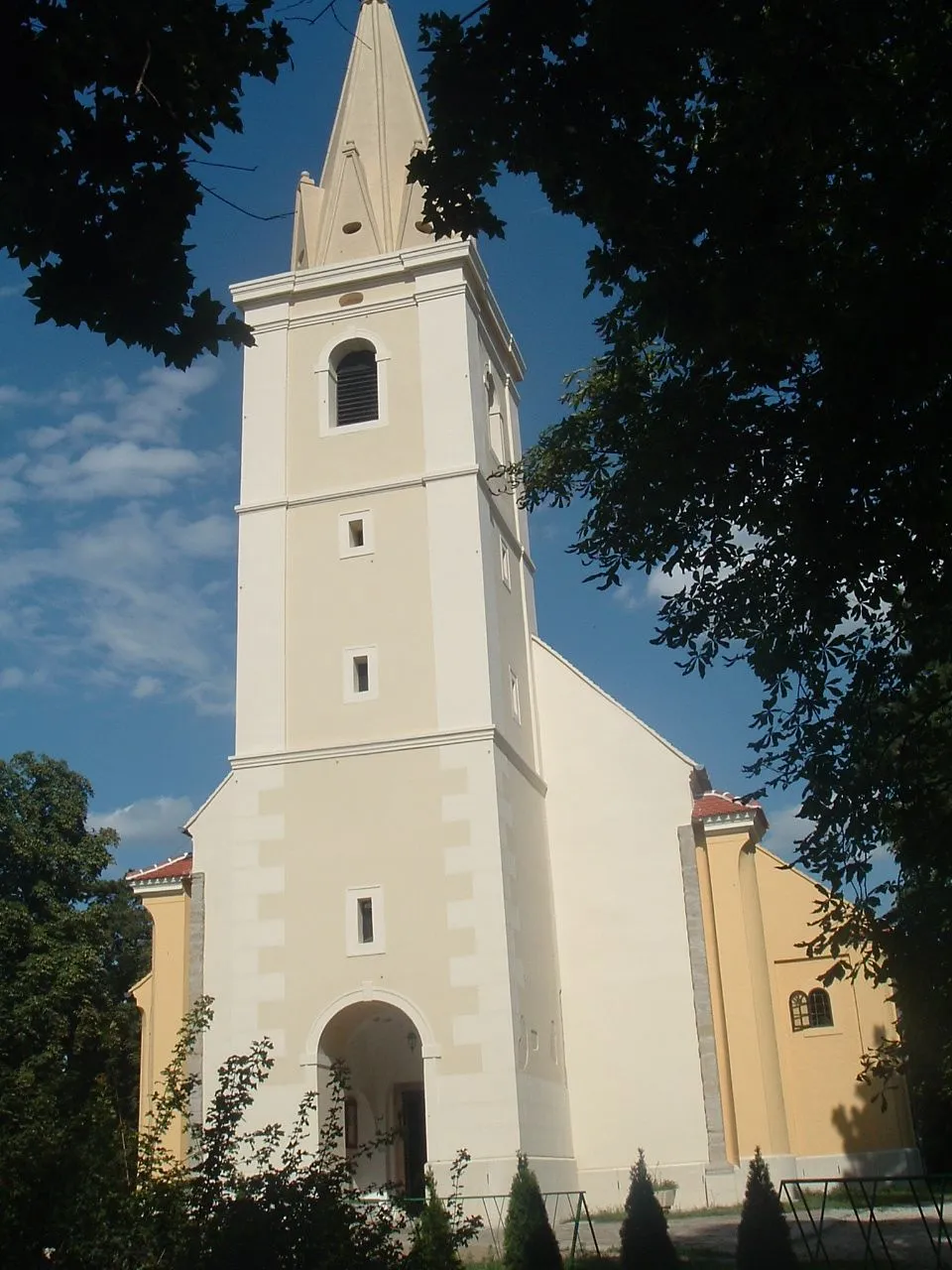 Photo showing: Roman Catholic Church in Bük, Hungary. Szent Kelemen pápa és vértanú római katolikus templom