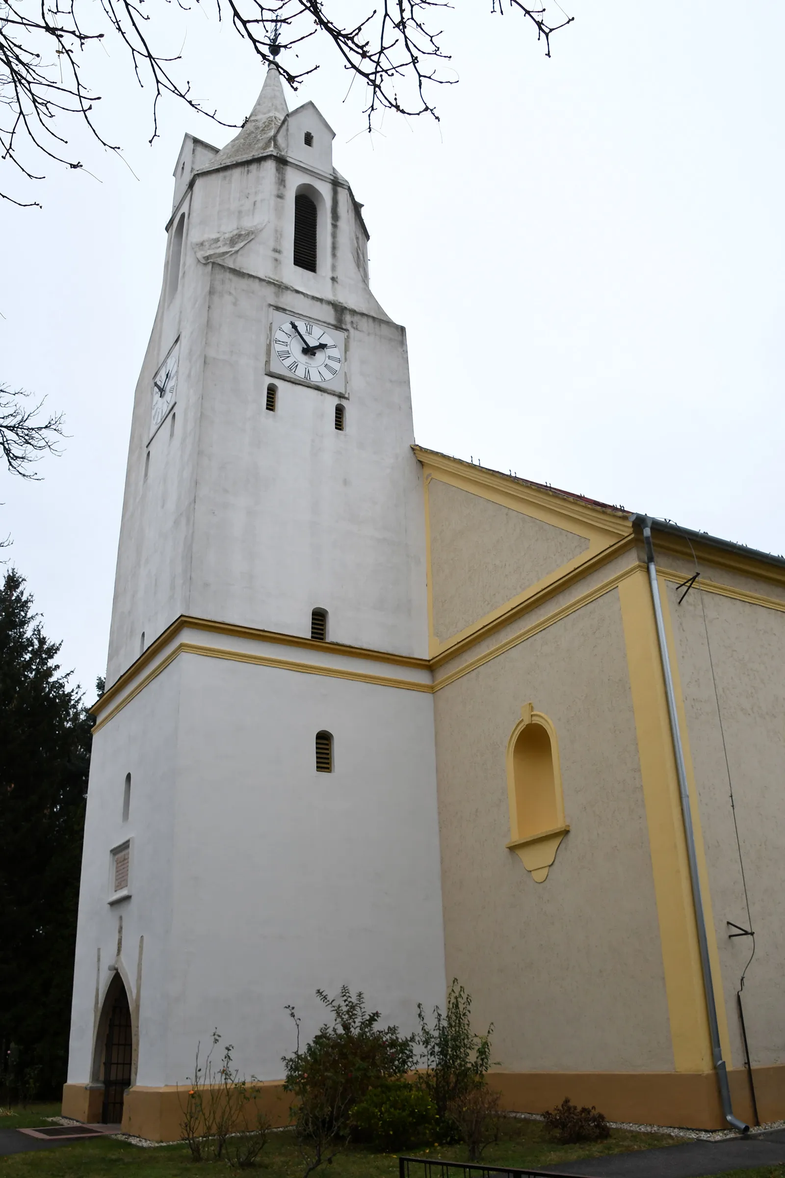 Photo showing: Roman Catholic church in Csepreg