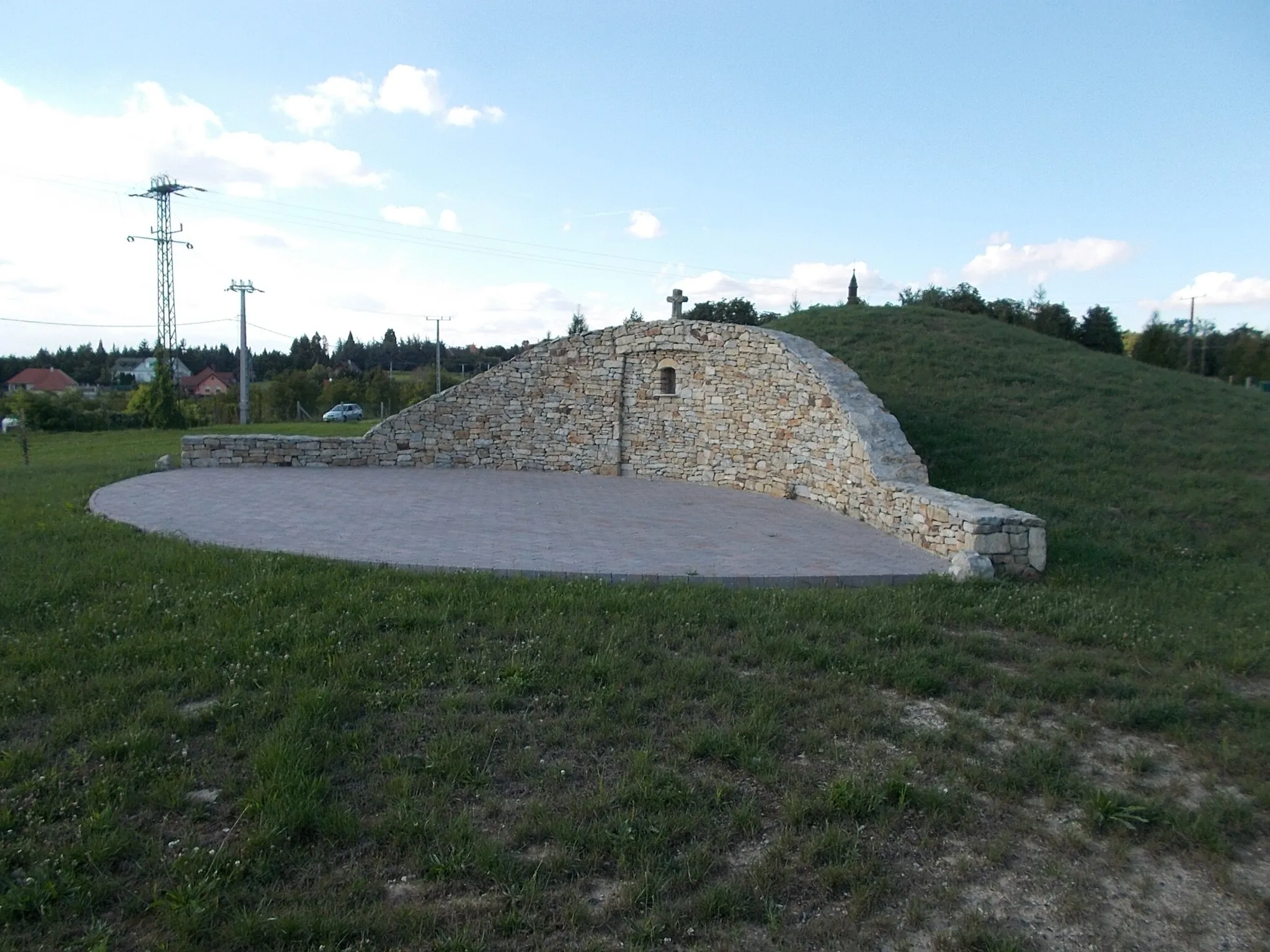 Photo showing: : Garden. Stone wall. - Cserszegtomaj, Zala County, Hungary.