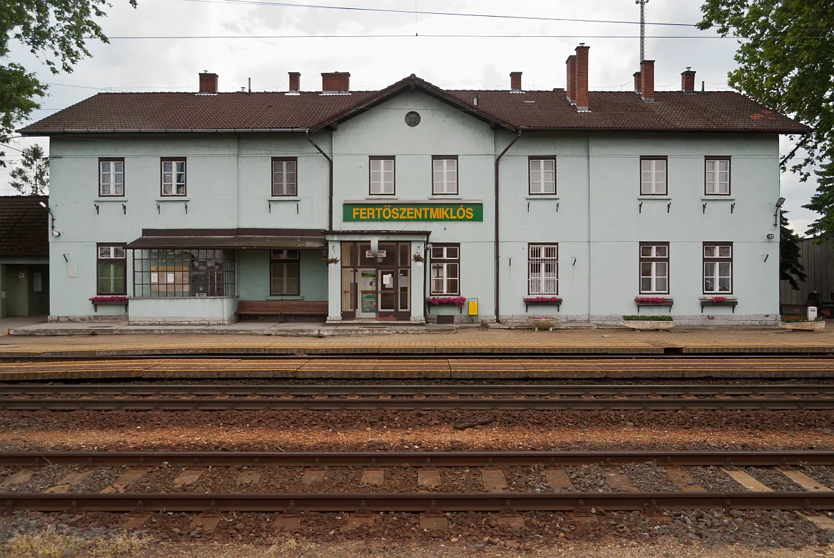 Photo showing: Fertőszentmiklós city train station