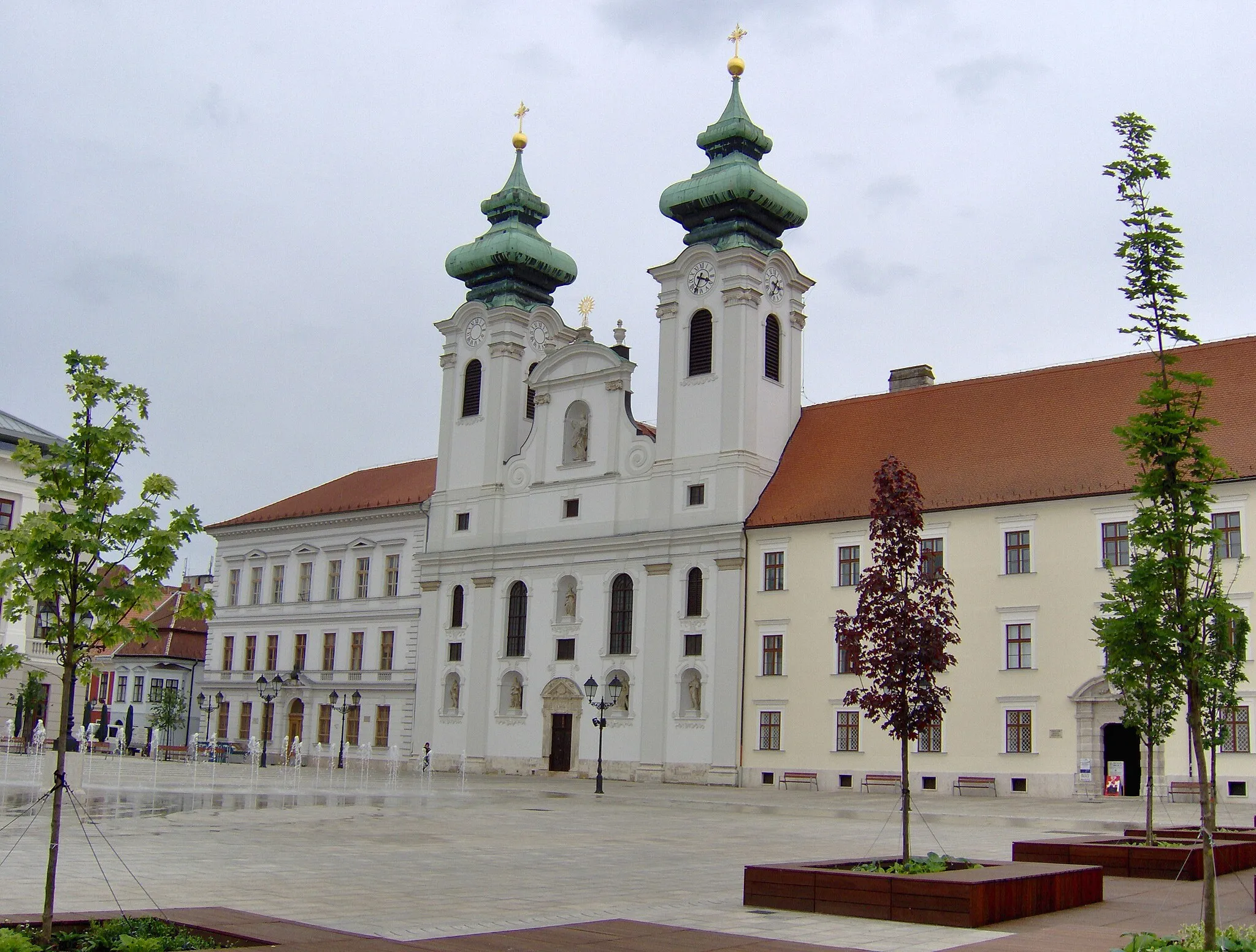 Photo showing: Széchenyi Square (Széchenyi tér) with Saint Ignace Church in Győr, Hungary