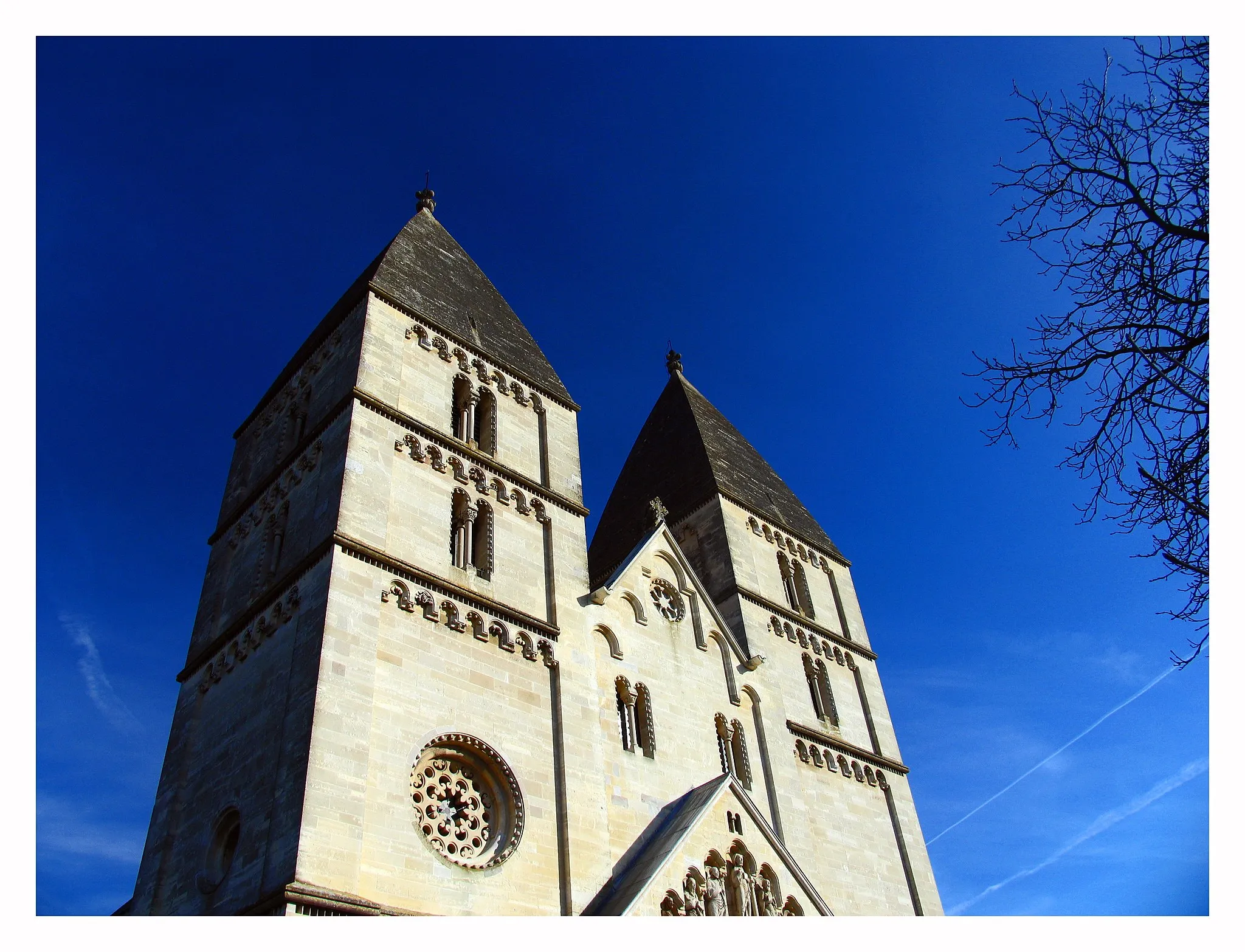 Photo showing: Facade of the romanesque church at Ják, Hungary