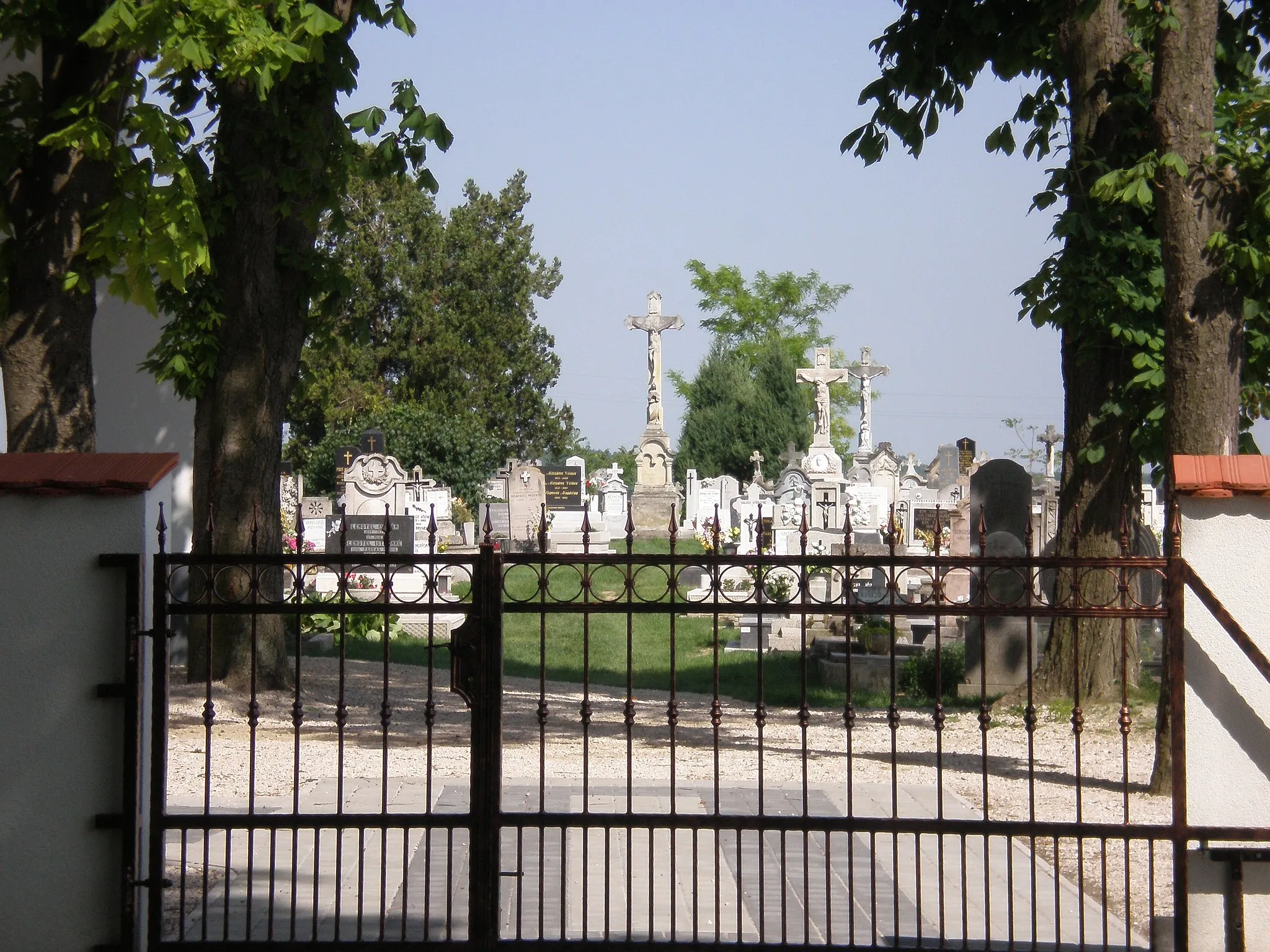 Photo showing: Horvátkimle, a temető bejárata