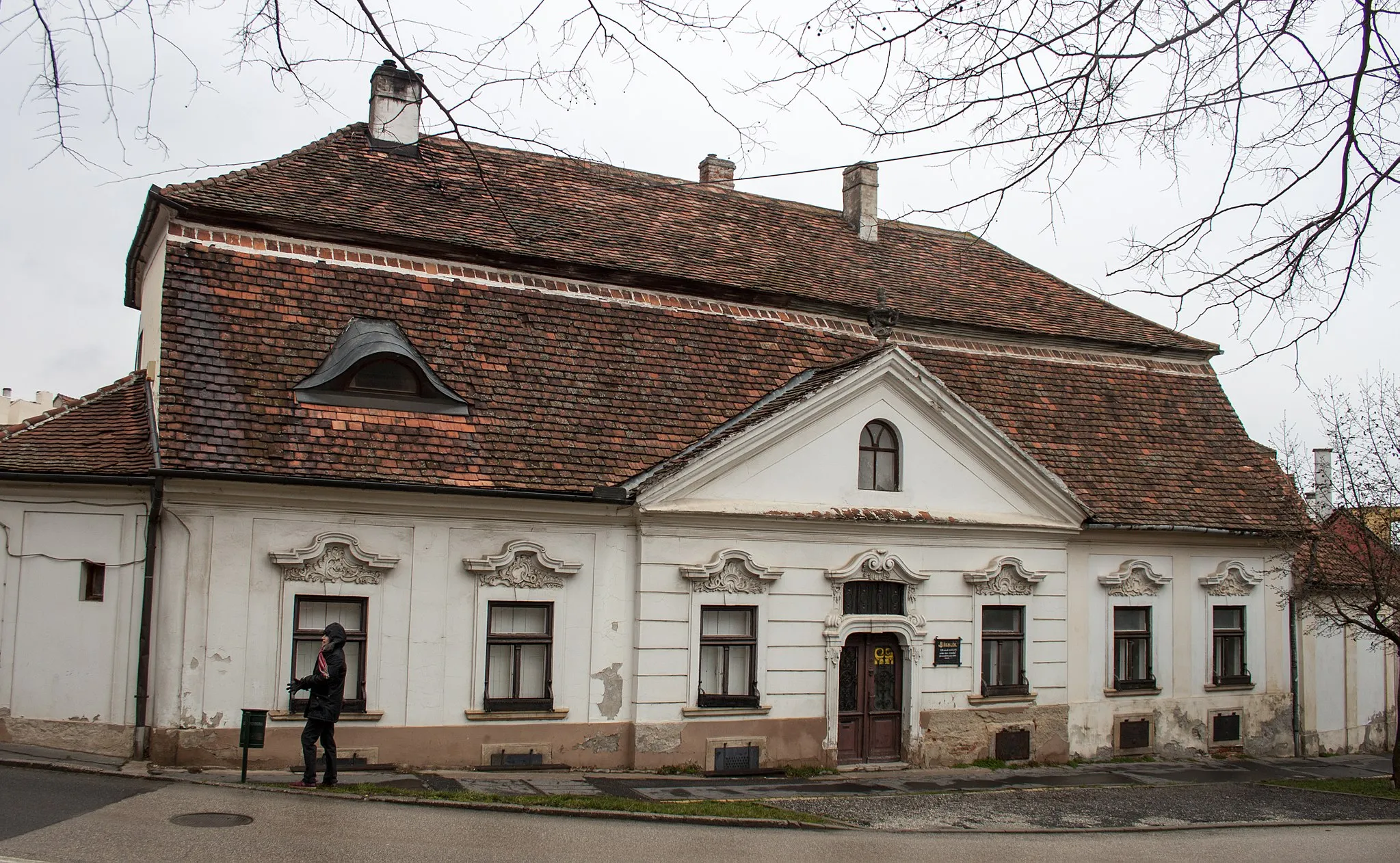 Photo showing: 18th century Baroque building, Kőszeg label QS:Len,"18th century Baroque building, Kőszeg"
label QS:Lhu,"Kőszeg, Várkör 55, XVIII. századi barokk épület"