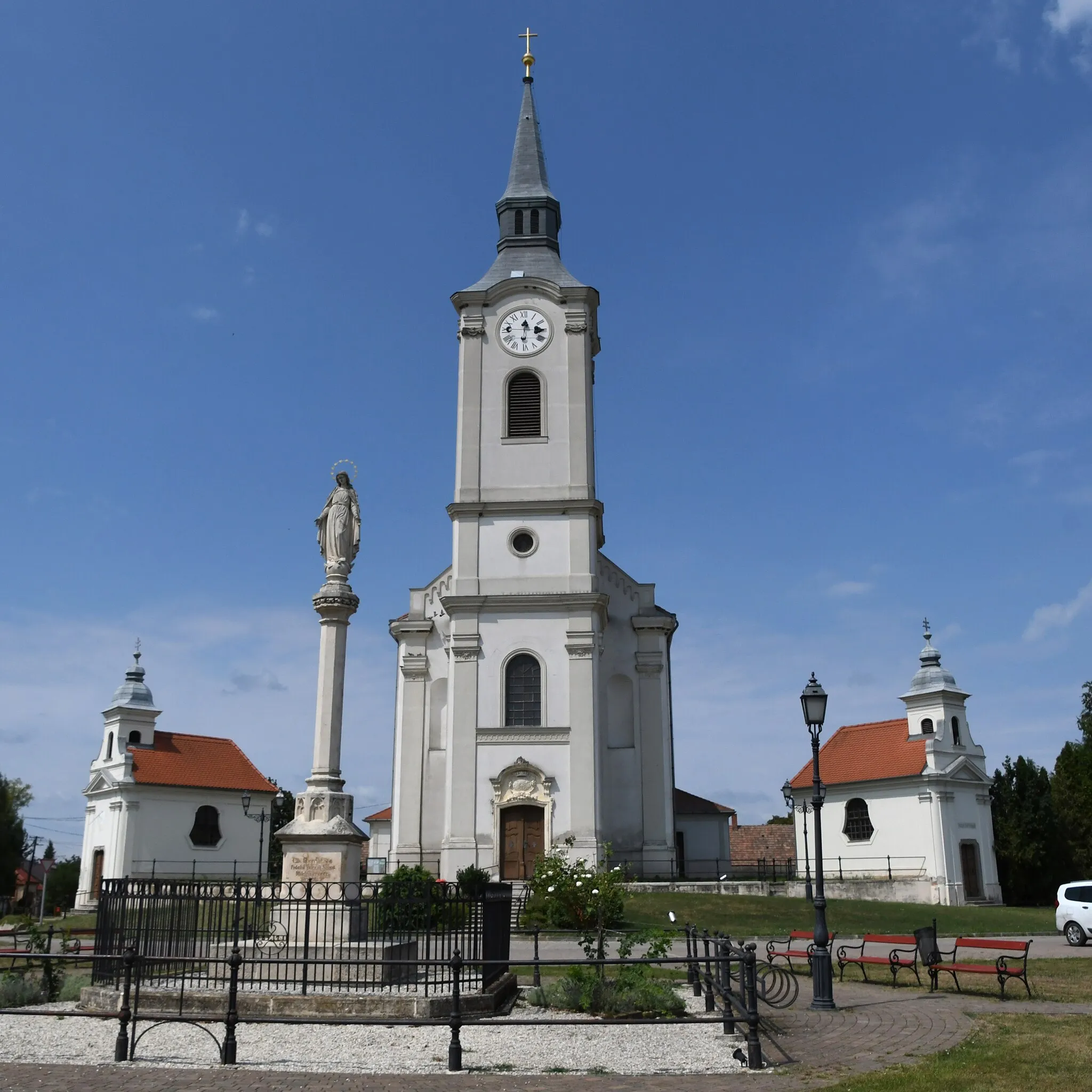 Photo showing: Roman Catholic church in Mosonszentmiklós, Hungary