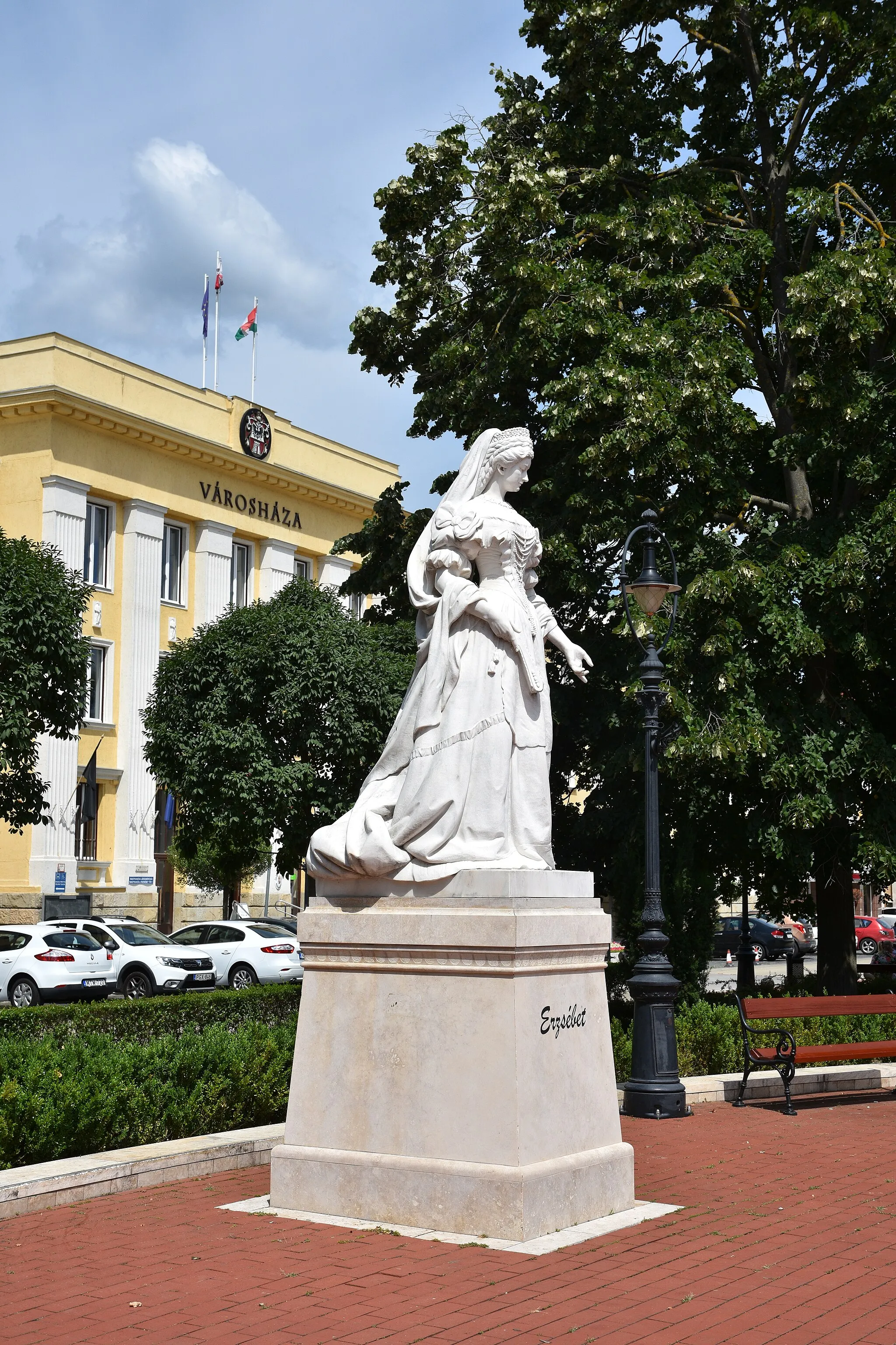 Photo showing: Statue of Elisabeth of Austria in Nagykanizsa