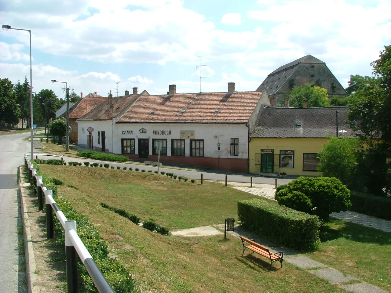 Photo showing: Szabadság tér (~Freedom square), Pannonhalma