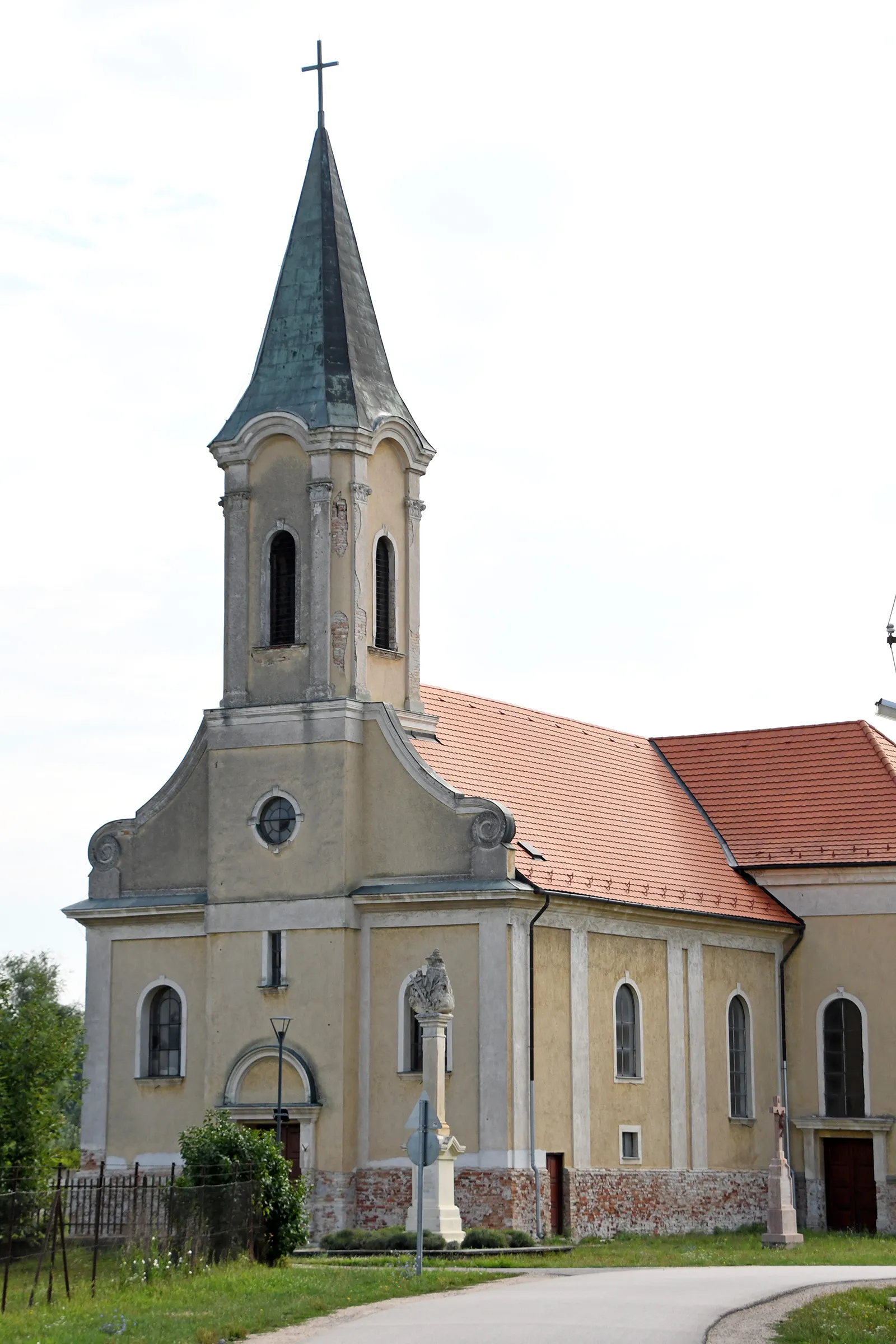 Photo showing: Roman Catholic church in Rábapatona, Hungary