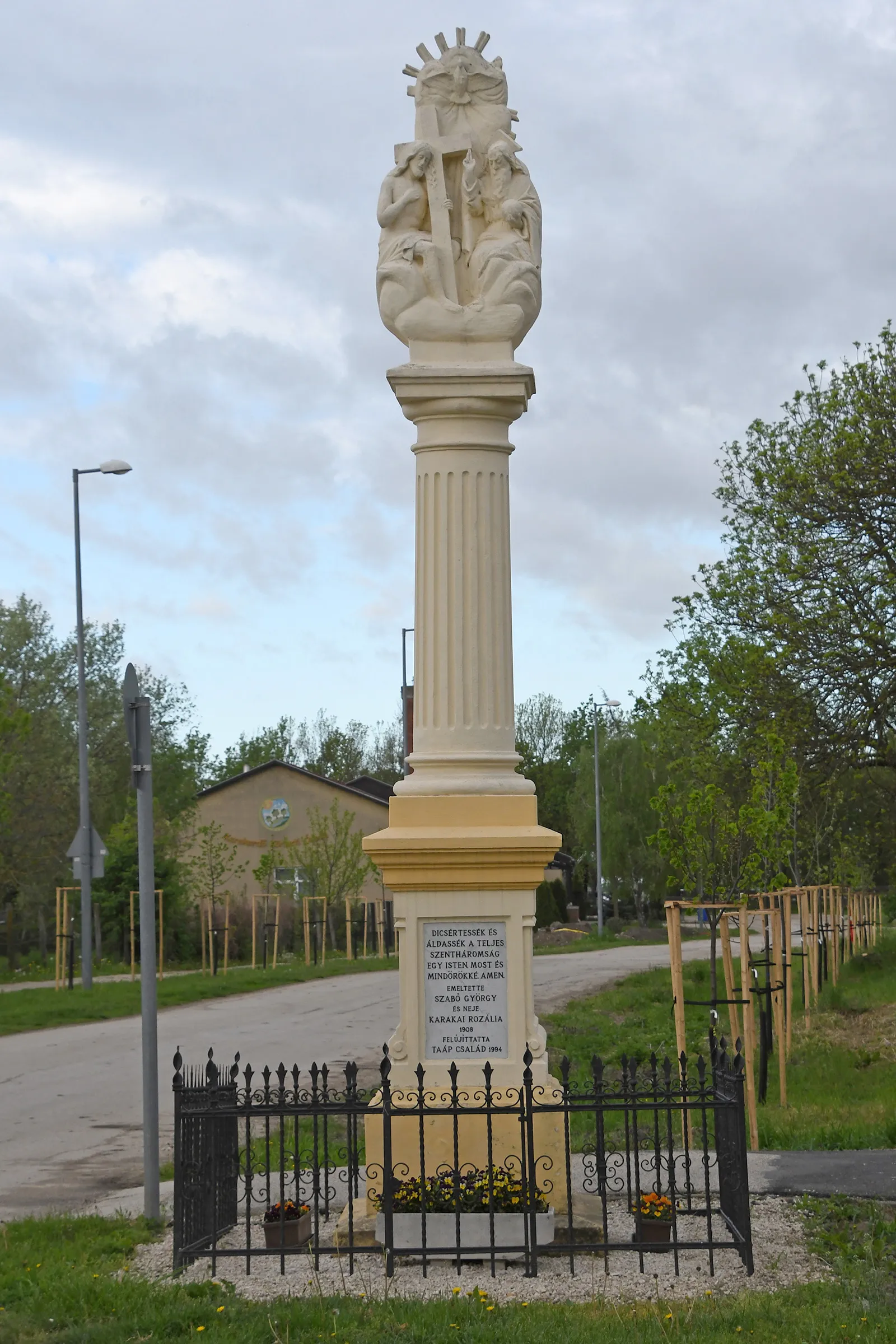 Photo showing: Holy Trinity column in Szany, Hungary