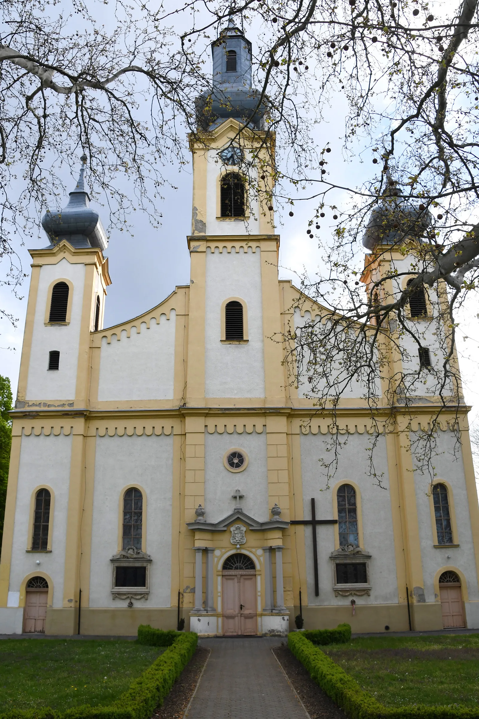 Photo showing: Roman Catholic church in Szany, Hungary