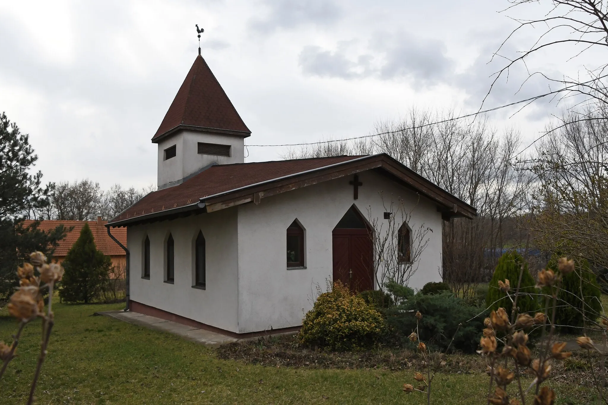 Photo showing: Ecumenical church (Dány-Szentkirály)