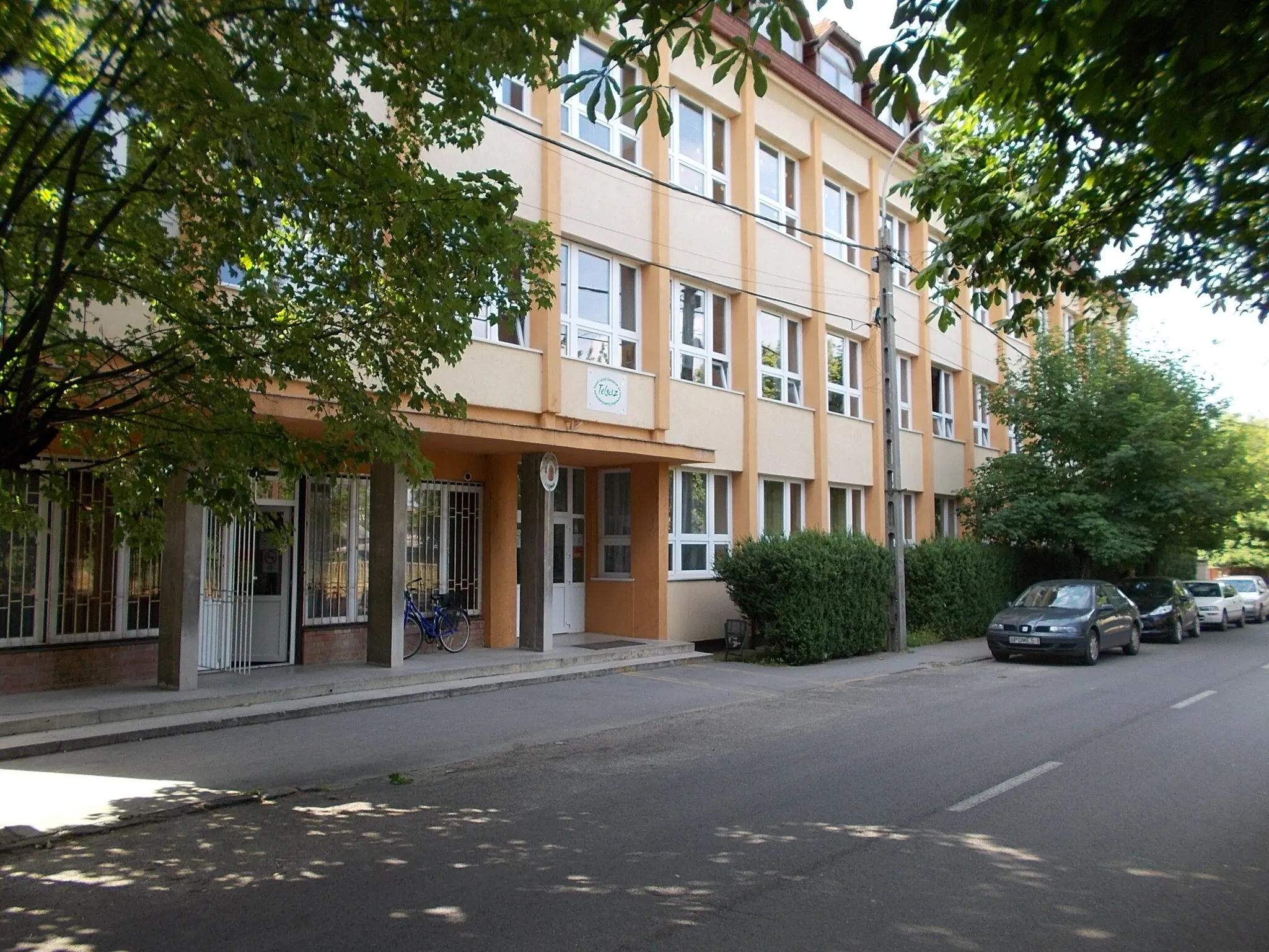 Photo showing: : Building of László Teleki High School  and Secondary School of Informatics. - Gyömrő, Pest County, Hungary.