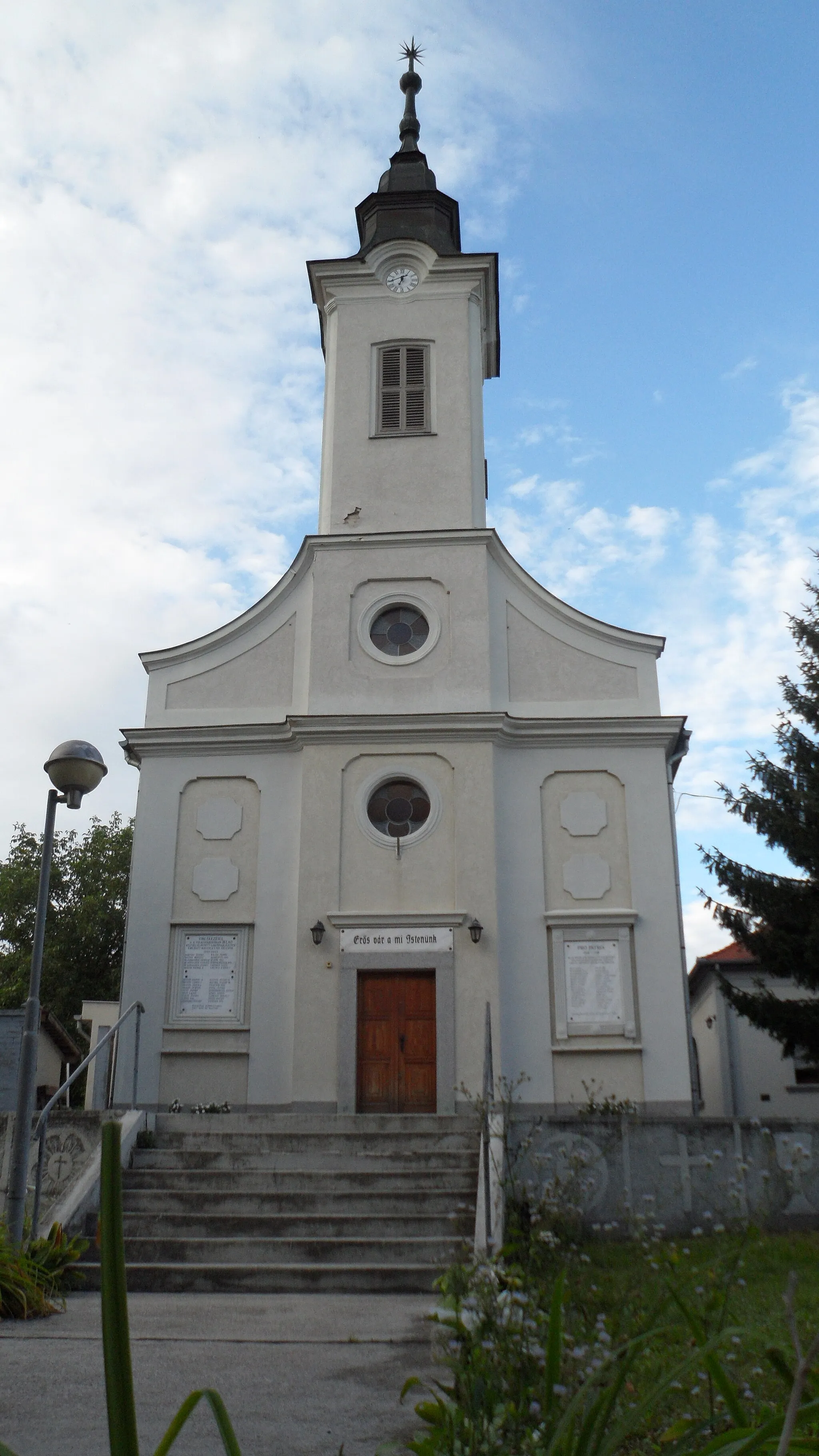 Photo showing: Iklad egyetlen temploma