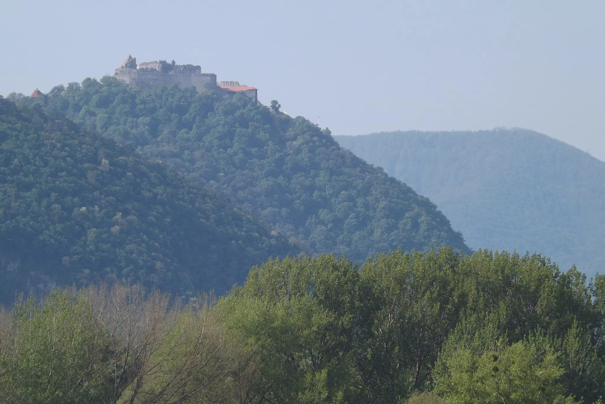 Photo showing: A Visegrádi vár látképe Kismarosról