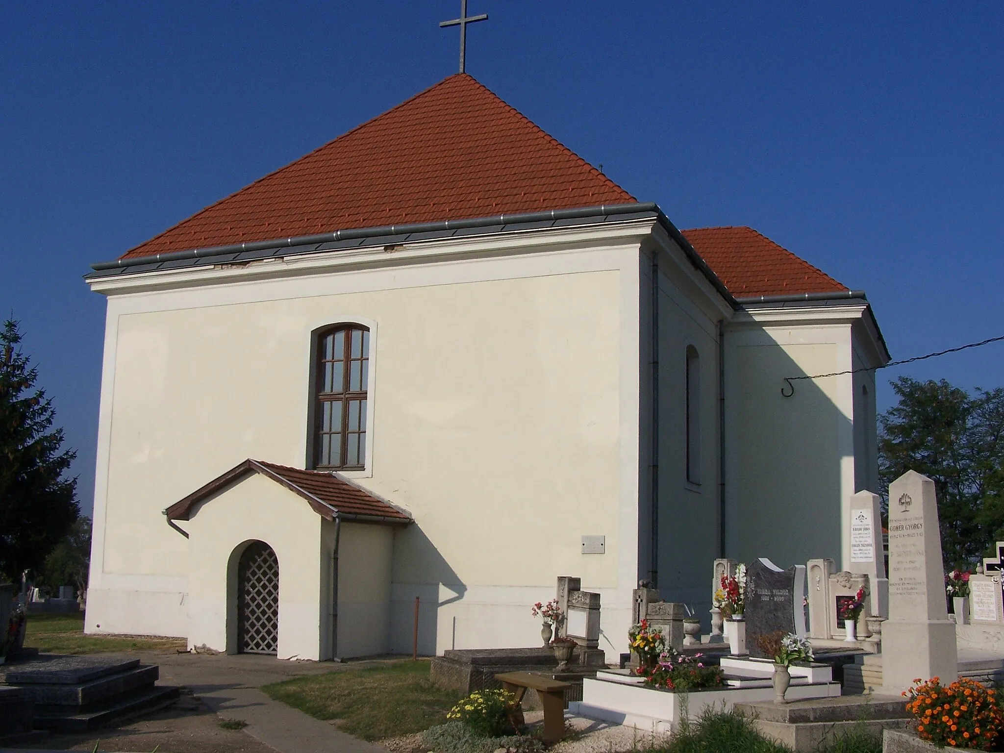 Photo showing: Evangélikus templom (Maglód, Sugár út 66., temető)