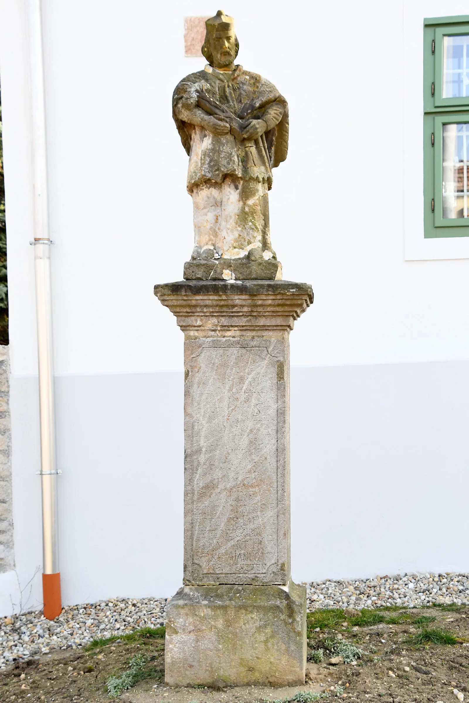 Photo showing: Statue of Saint John of Nepomuk in Perbál, Hungary