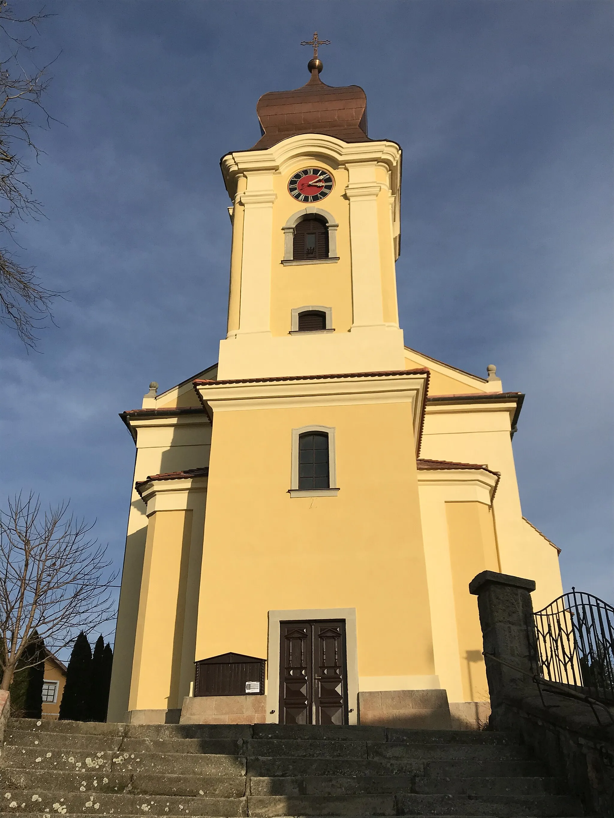 Photo showing: Szent Vid és 14 segítő szent római katolikus templom – Pilisborosjenő

This is a photo of a monument in Hungary. Identifier: 7226