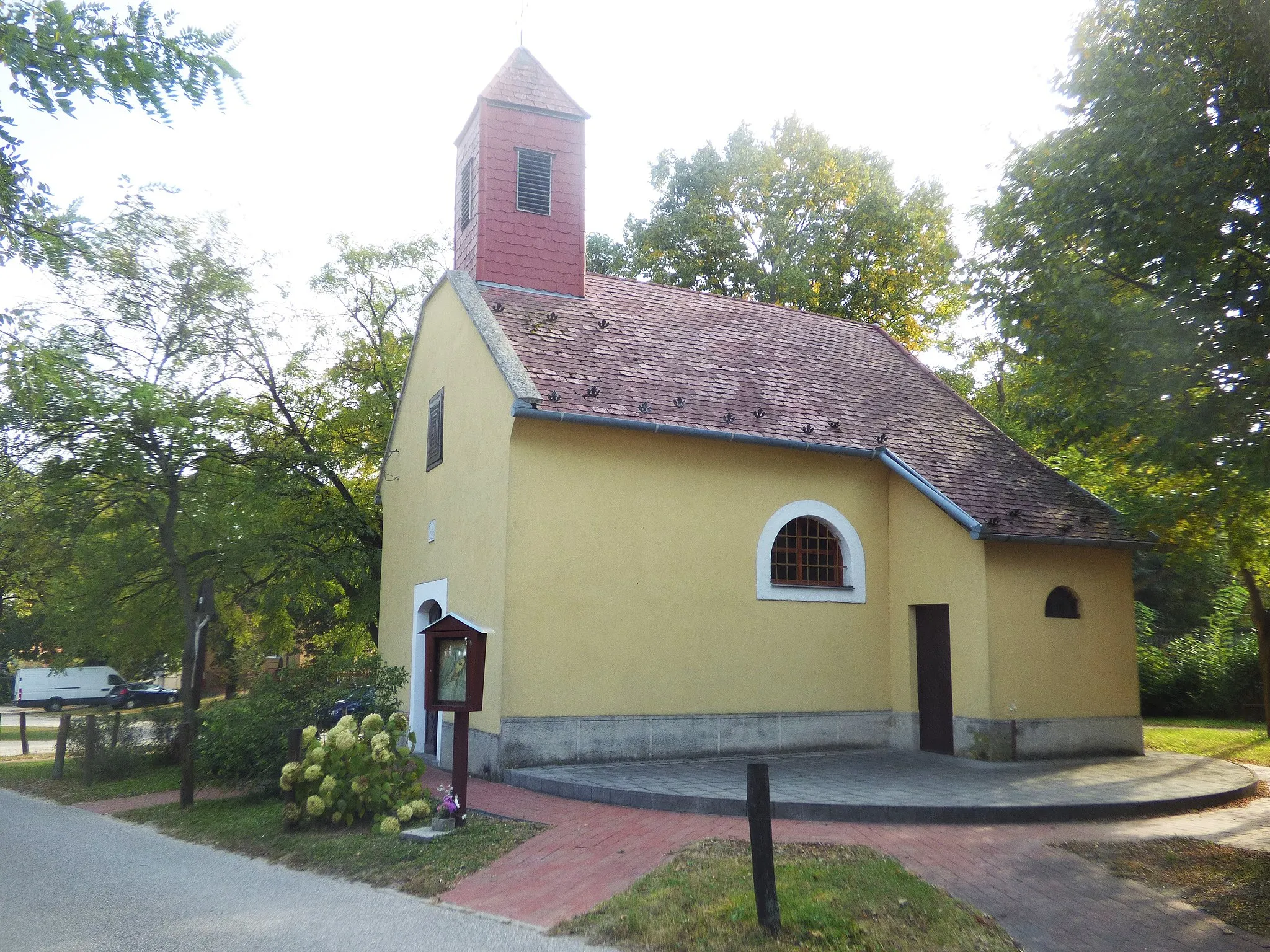 Photo showing: A pilisvörösvári erdei kápolna