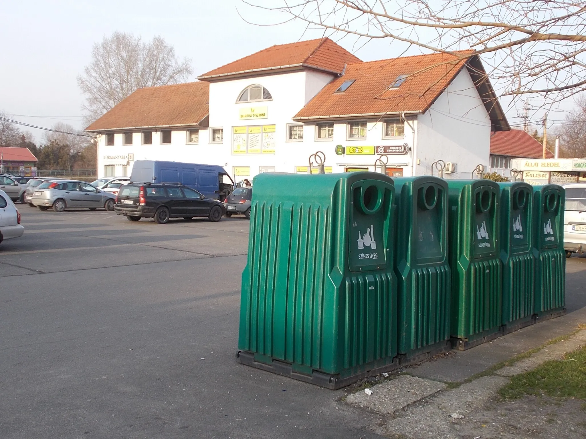 Photo showing: Sorted waste containers at car park and farmers market - Szentendrei Road (Road 11), Tahitótfalu, Pest County, Hungary.