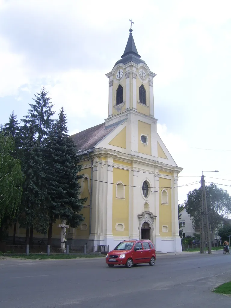 Photo showing: Roman catholic church in Tápióbicske, Hungary