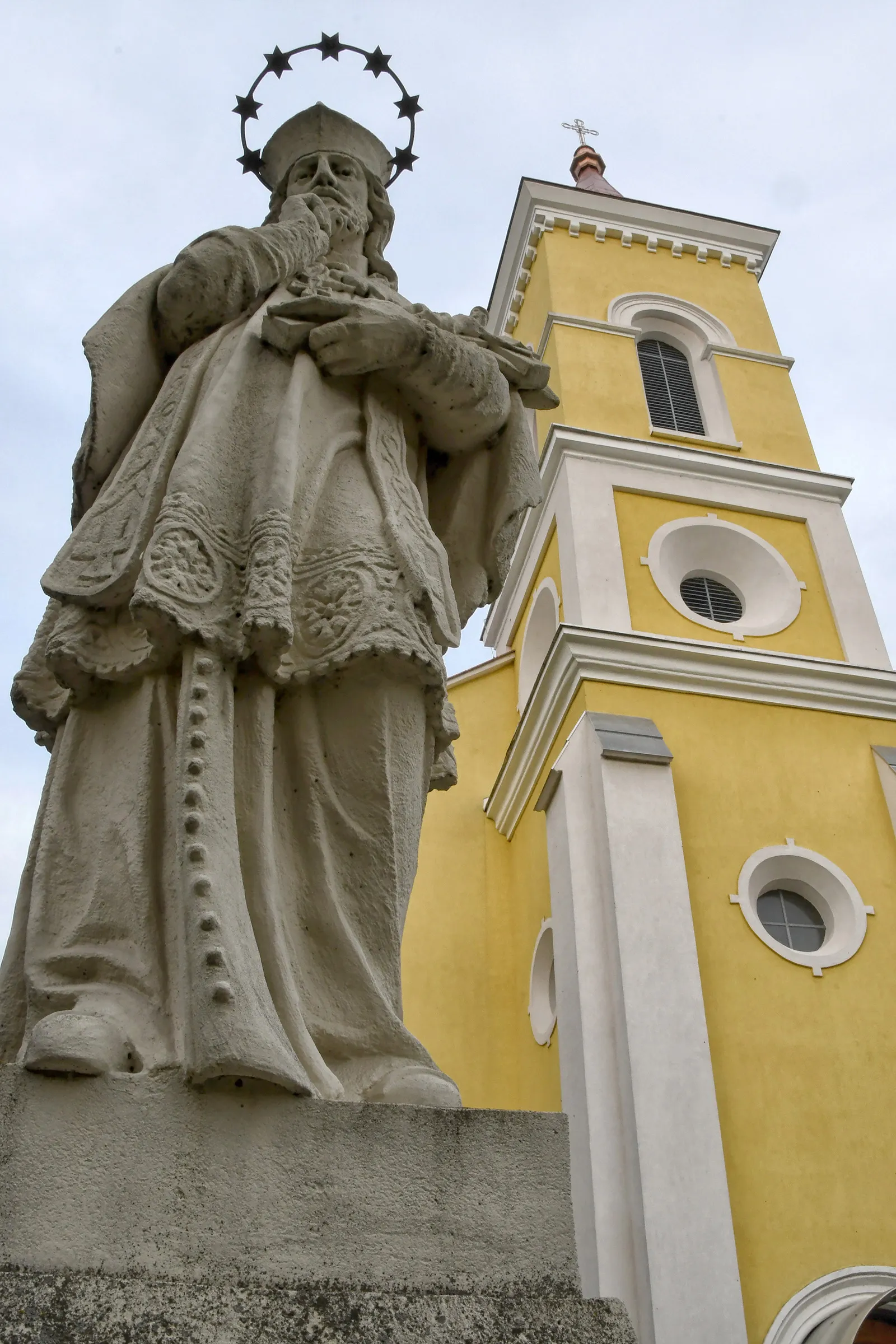 Photo showing: Statue of John of Nepomuk (Tápiószentmárton)