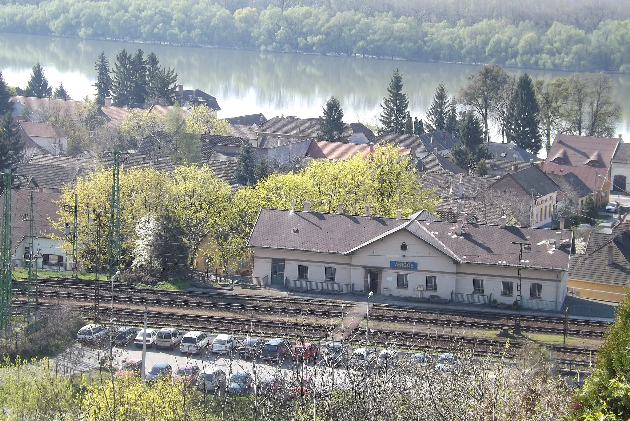 Photo showing: A vasútállomás épülete Verőcén